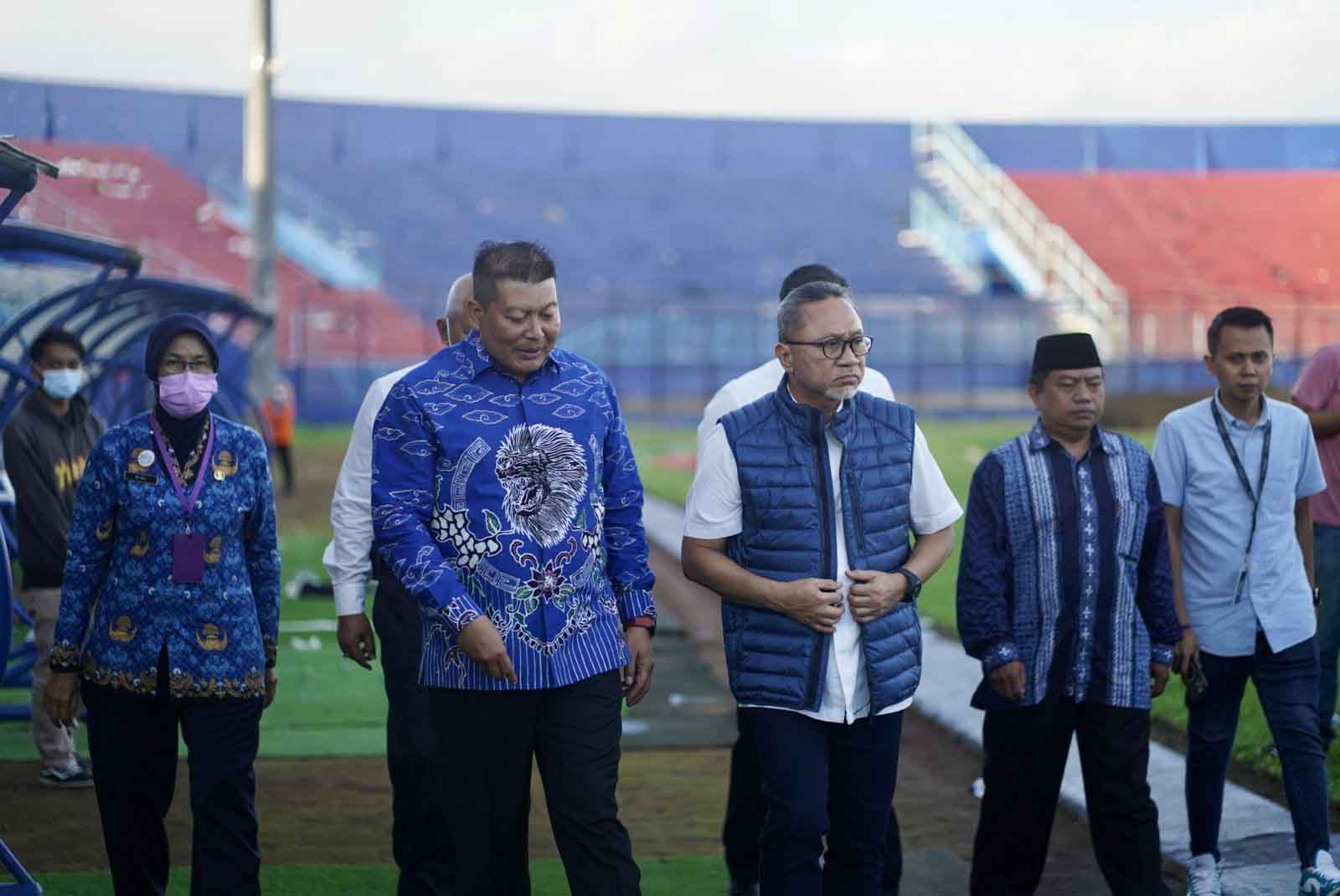 Mendag Tabur Bunga untuk Korban Tragedi Kanjuruhan