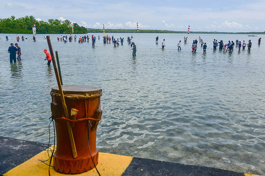Memanah Kurkurat Dalam Festival Pesona Meti Kei di Maluku 