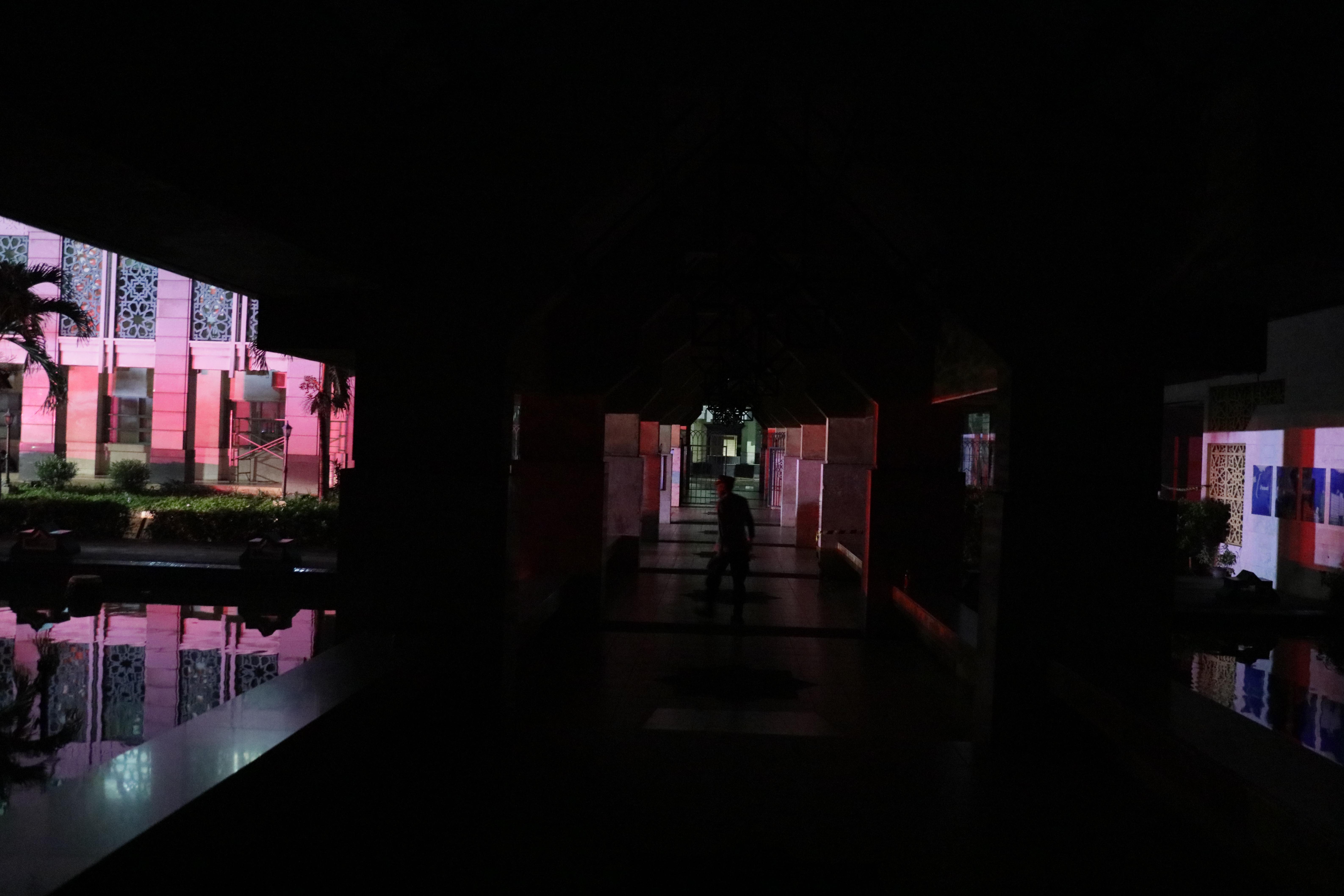 Reruntuhan Kubah Masjid Jakarta Islamic Center Usai Terbakar