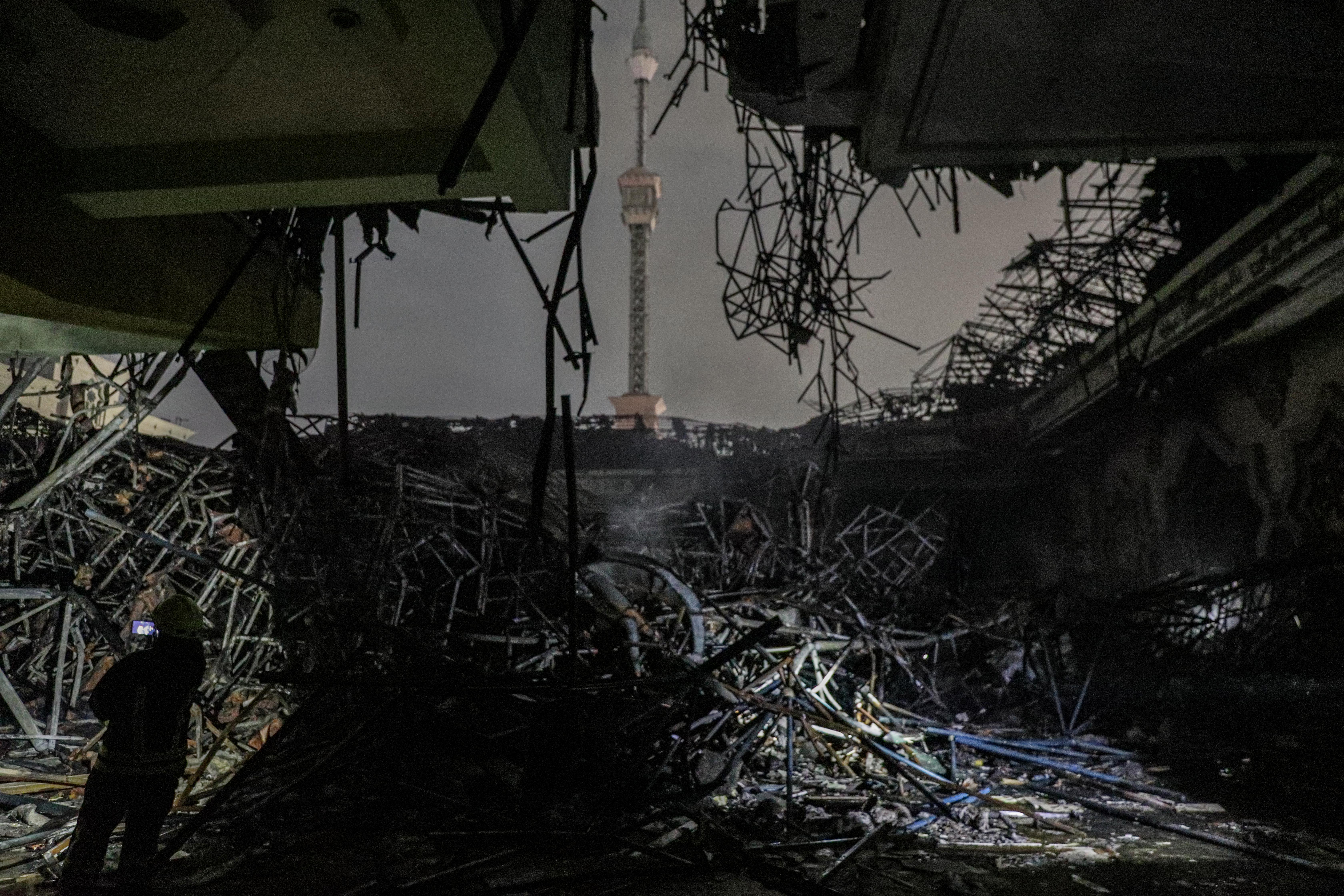 Reruntuhan Kubah Masjid Jakarta Islamic Center Usai Terbakar