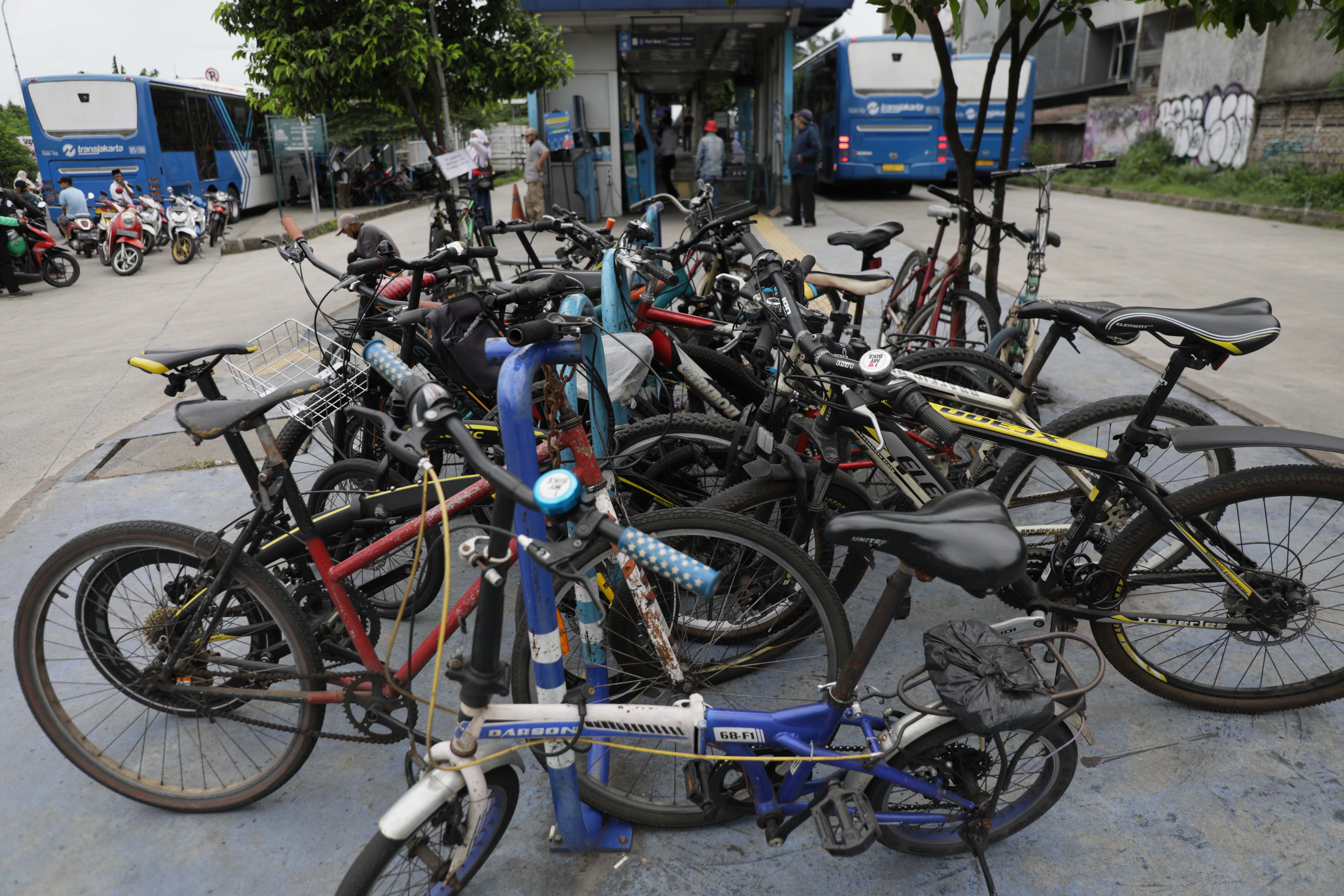 Tempat Parkir Sepeda Layak untuk Penumpang Bus TransJakarta