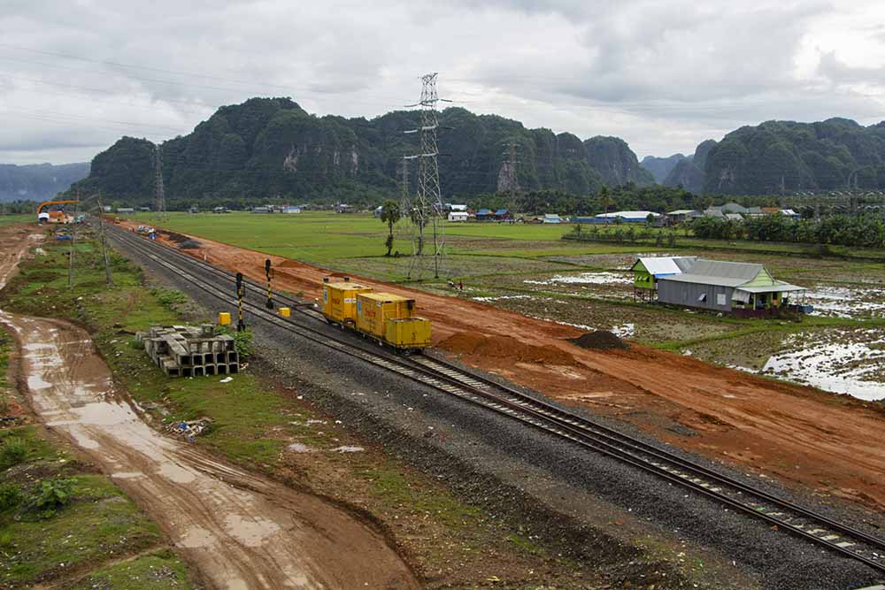 Proyek Pembangunan Jalur Kereta Api Makassar-Pare Pare