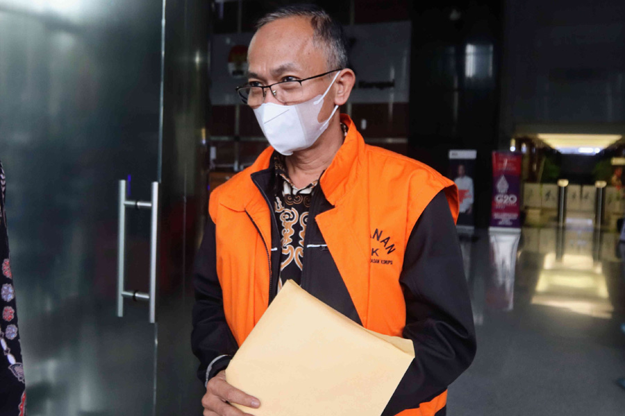 KPK Periksa Tersangka Penyuap Rektor Unila