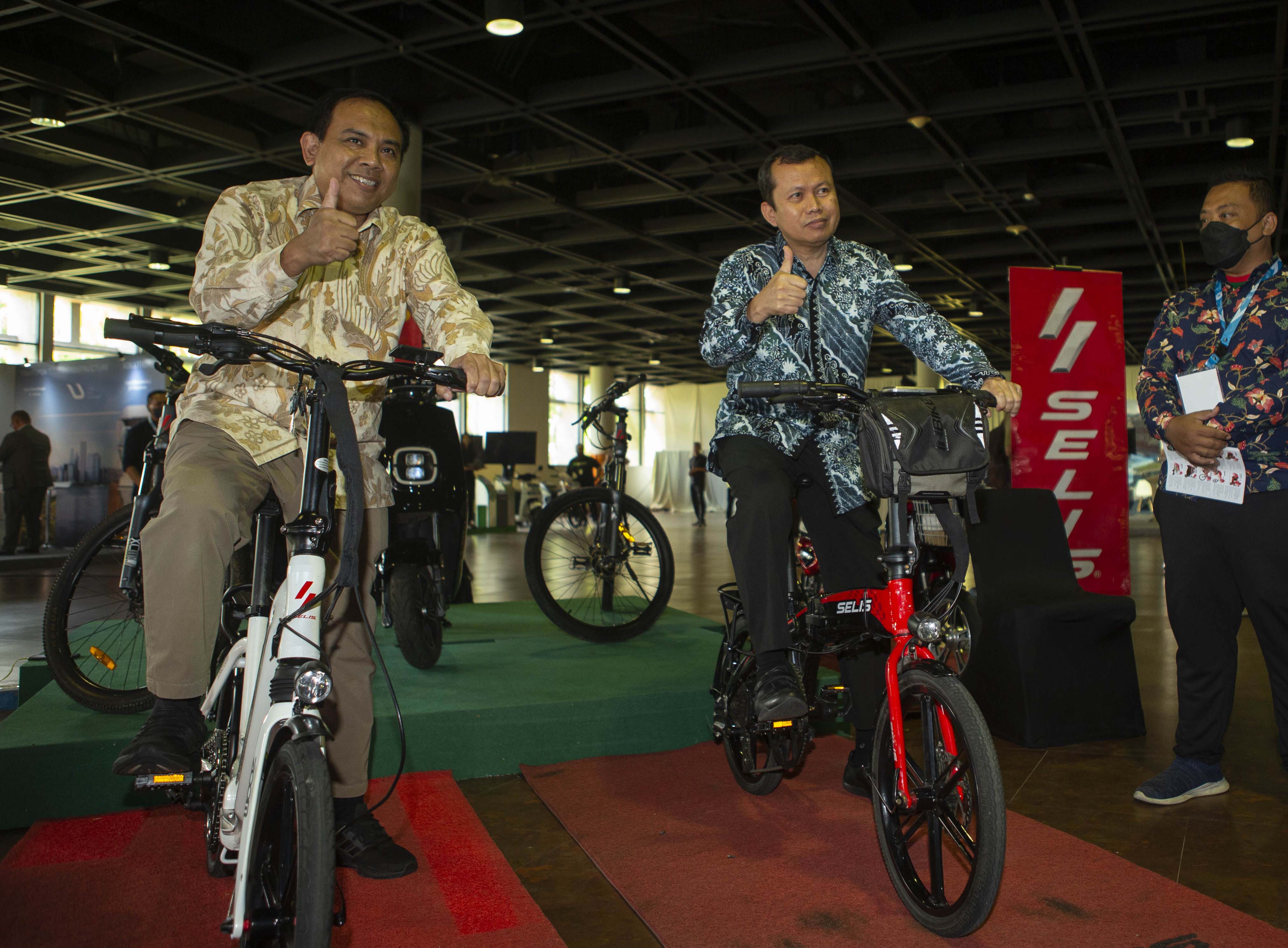 Kendaraan Listrik di Sustainable Transportation Forum (STF) 2022