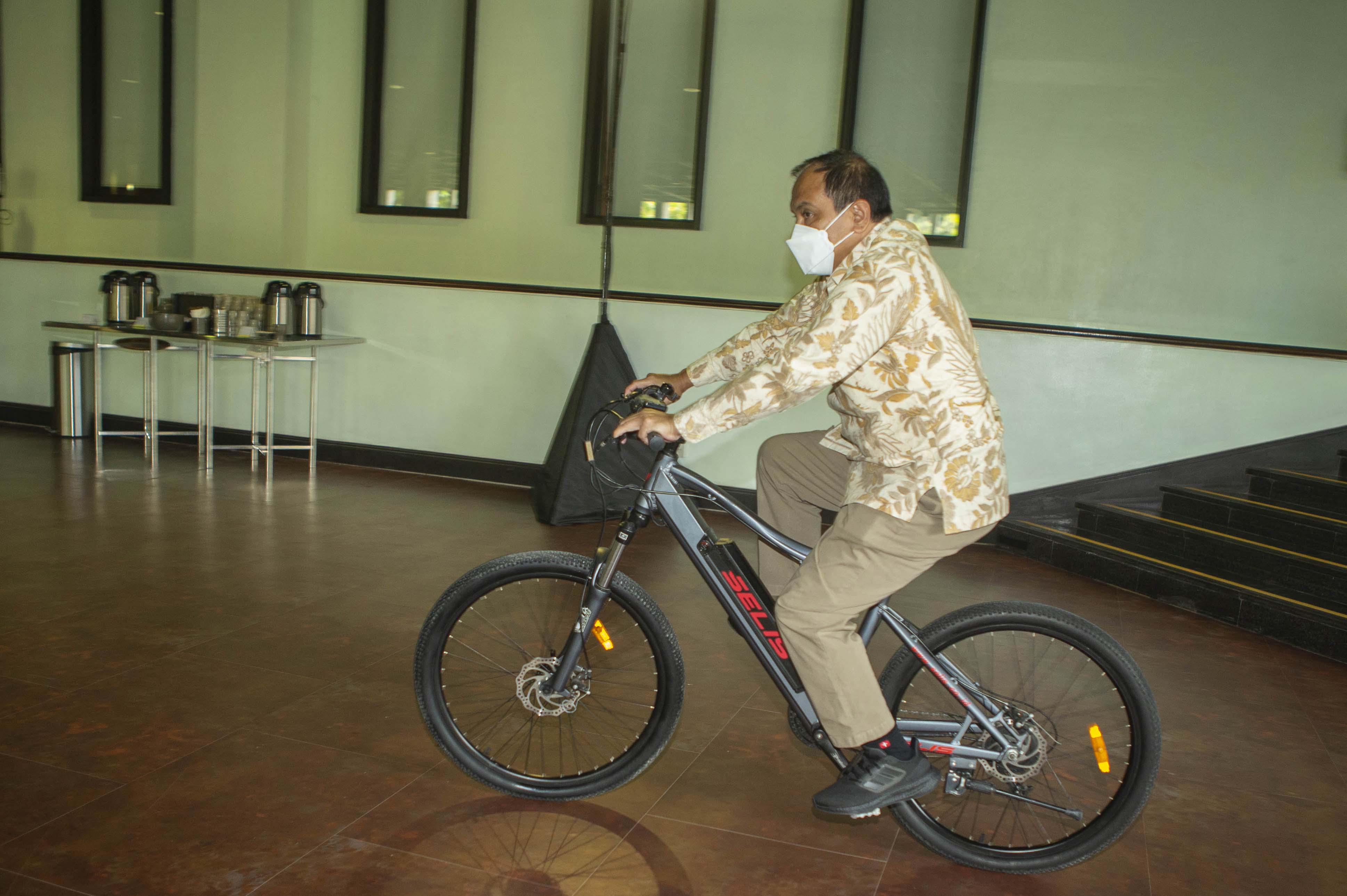 Kendaraan Listrik di Sustainable Transportation Forum (STF) 2022