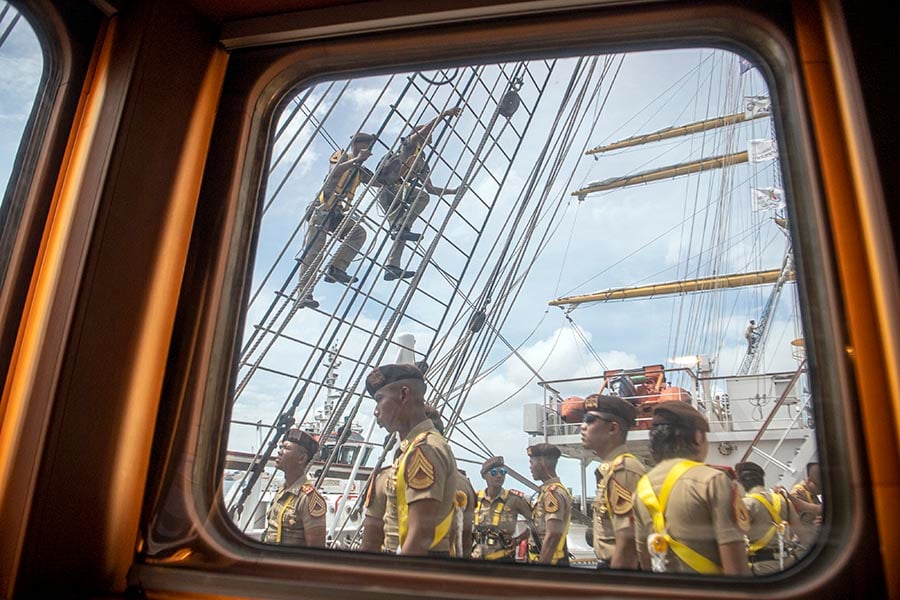 Dari Denpasar KRI Bima Suci Bertolak ke Surabaya 