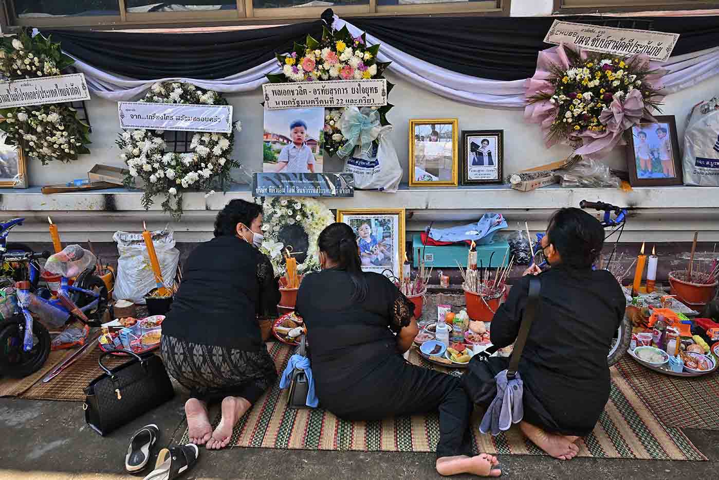 Proses Kremasi Anak-Anak Korban Penembakan Brutal di Thailand