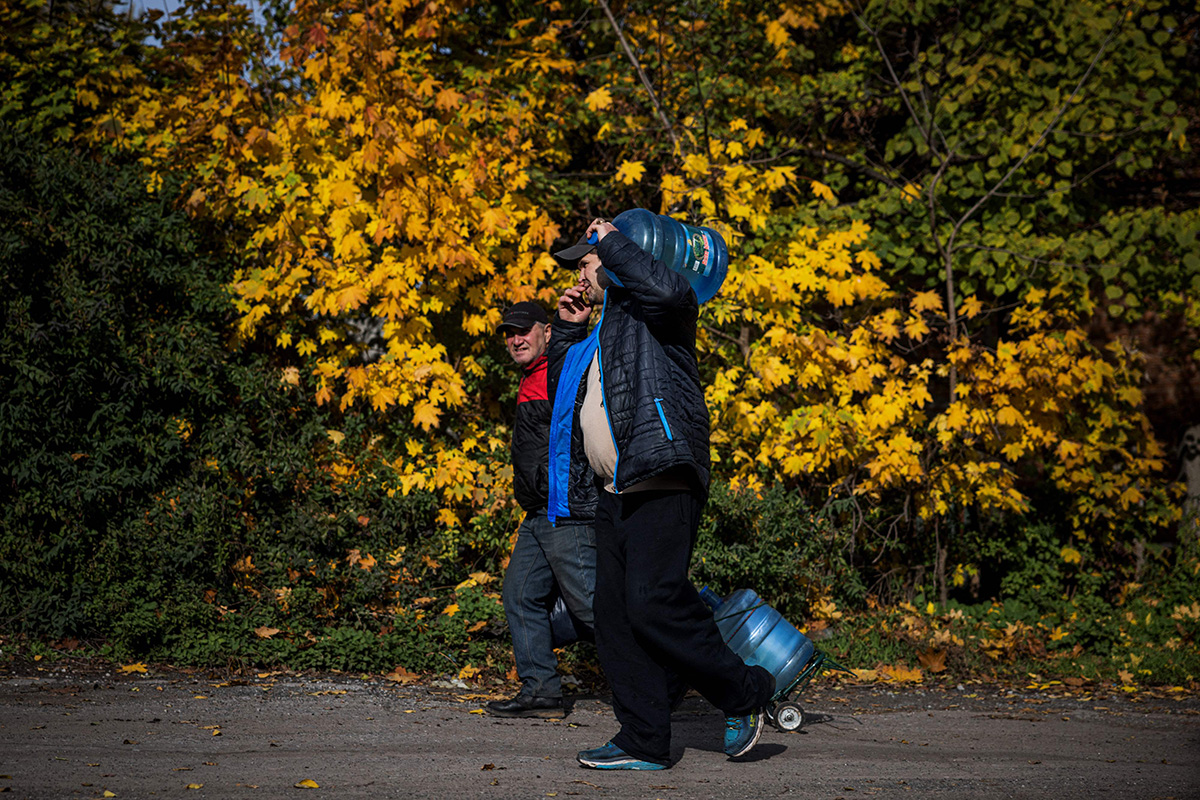 Warga Kyiv Antre Air Bersih