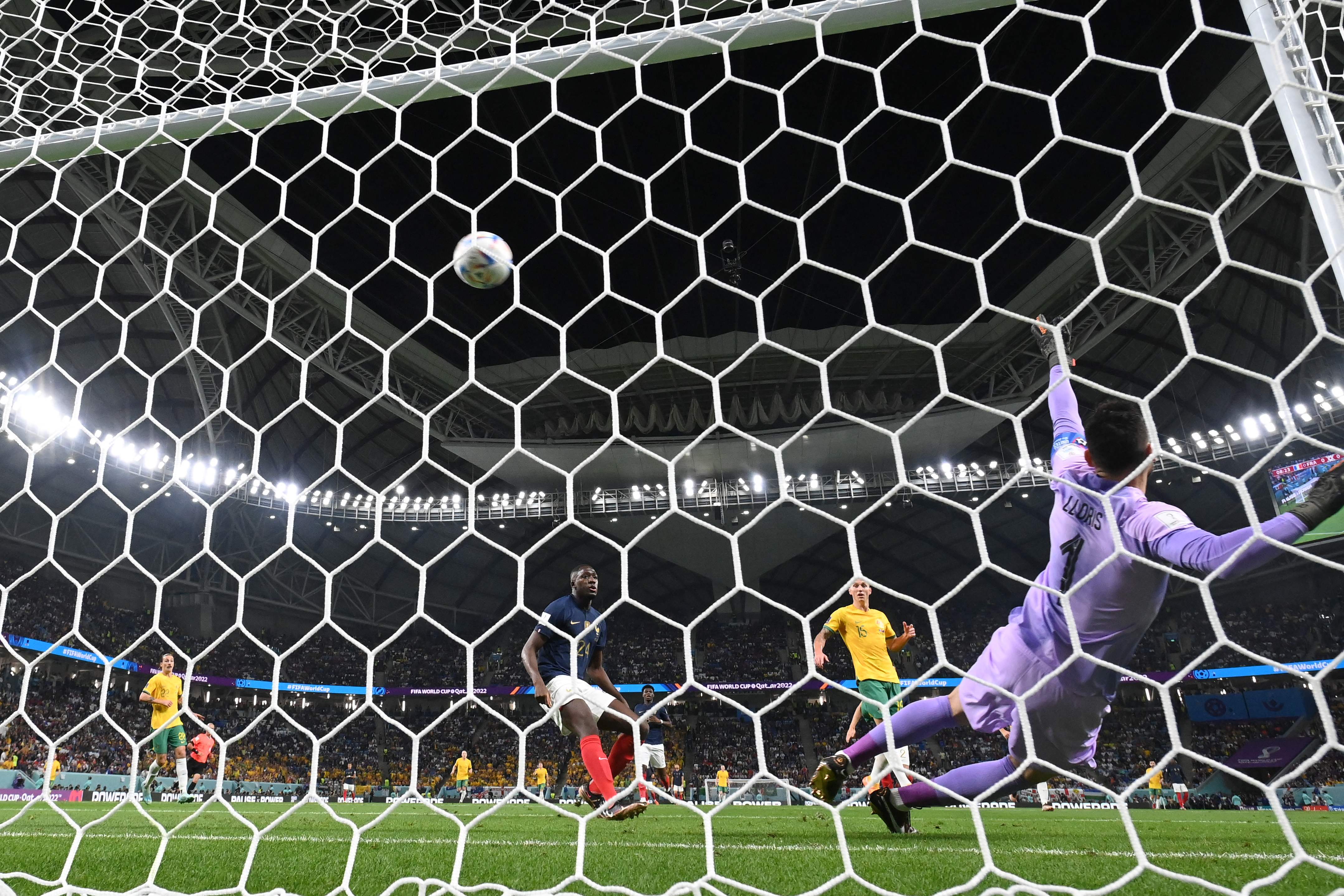 Juara Bertahan Perancis Menaklukkan Australia 4-1