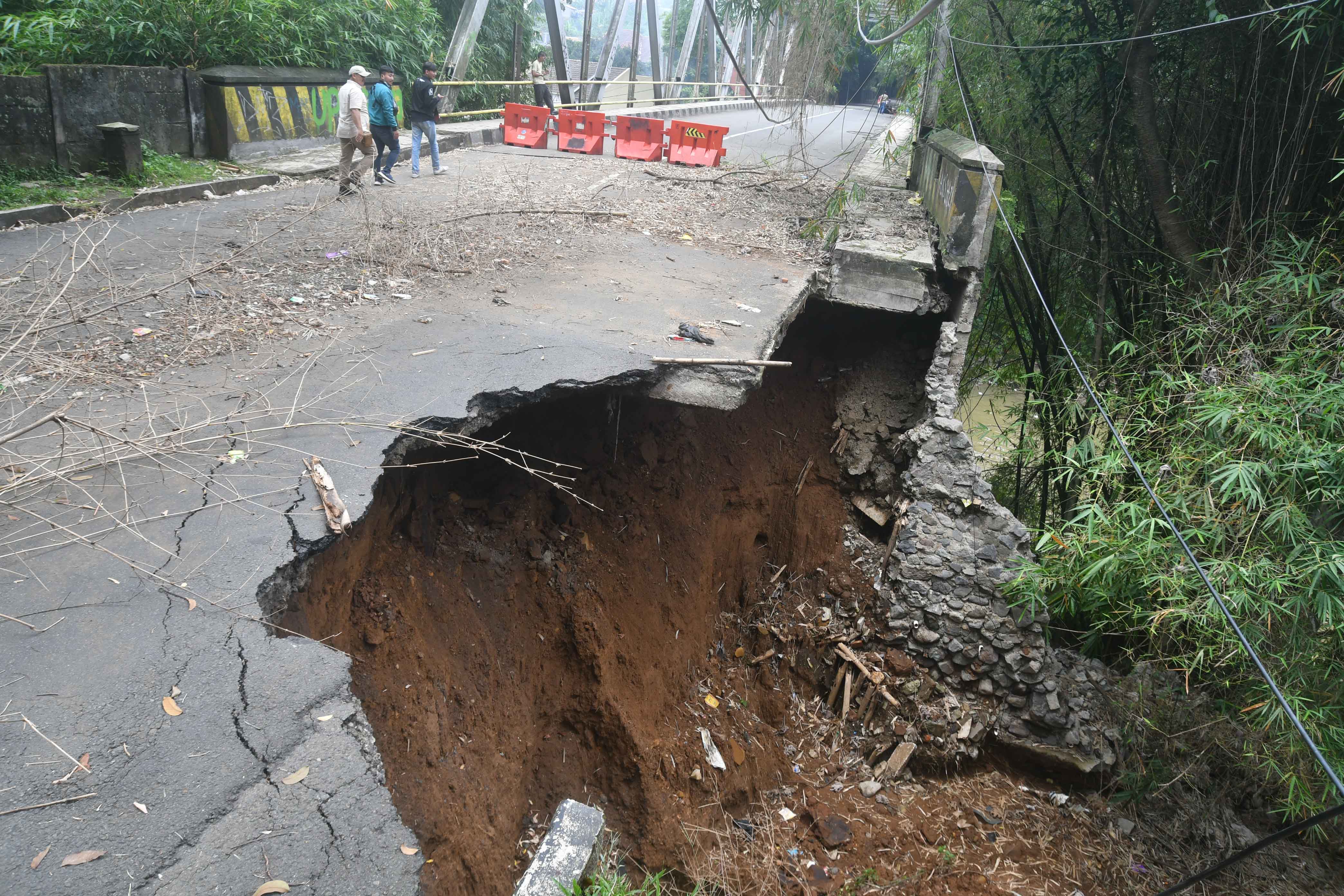 Rencana Perbaikan Jalan Longsor di Bogor