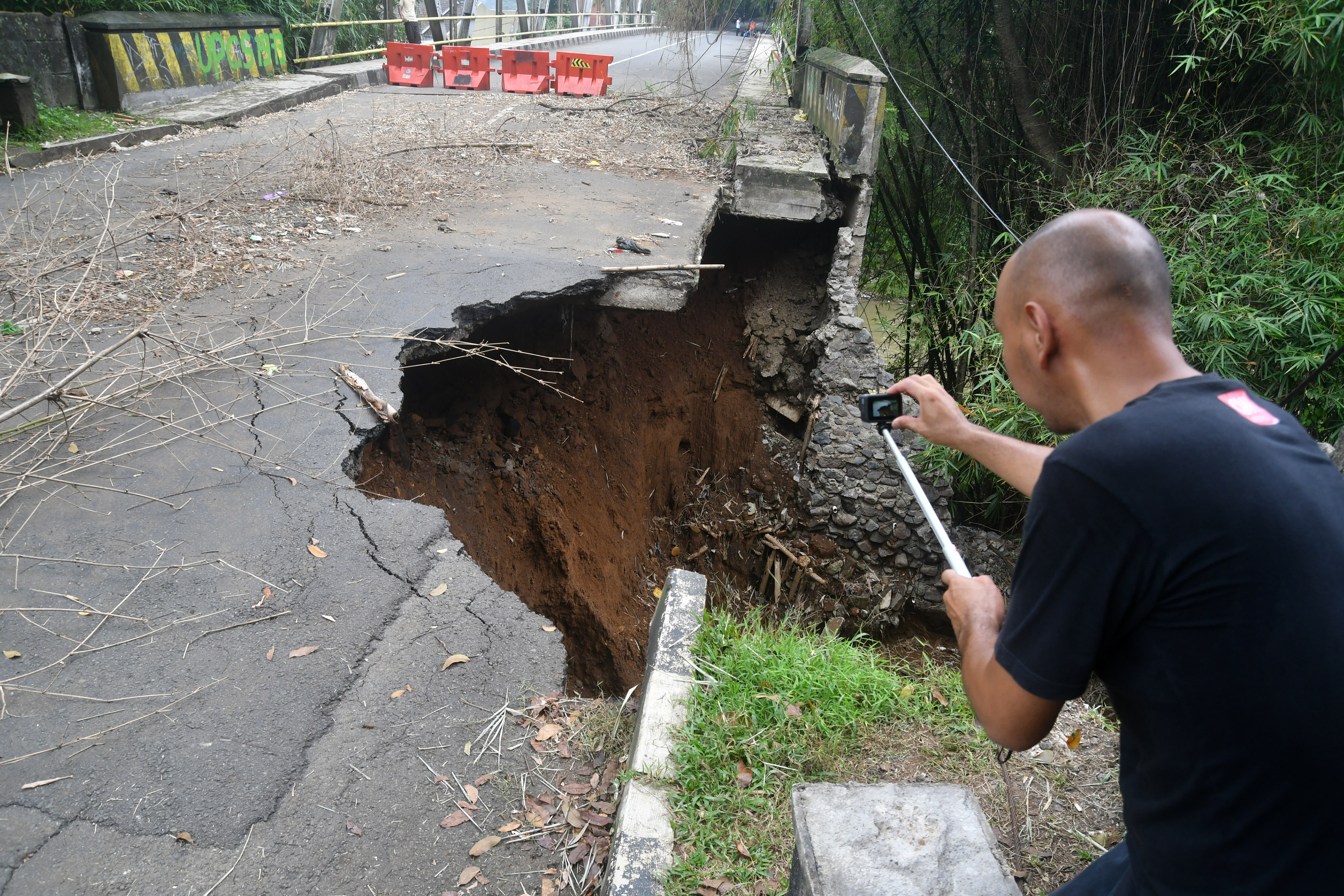 Rencana Perbaikan Jalan Longsor di Bogor