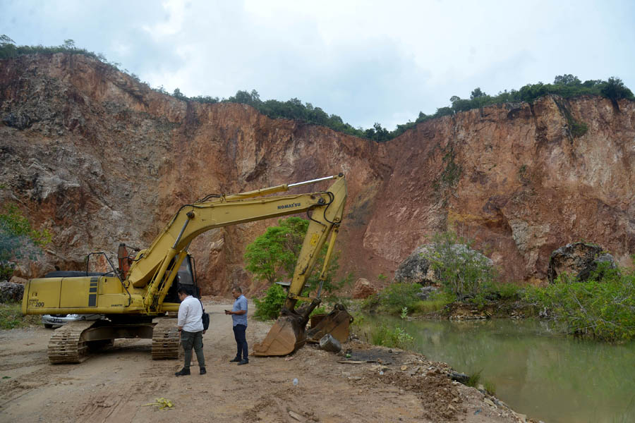 Polisi Amankan Alat Berat Tambang Ilegal