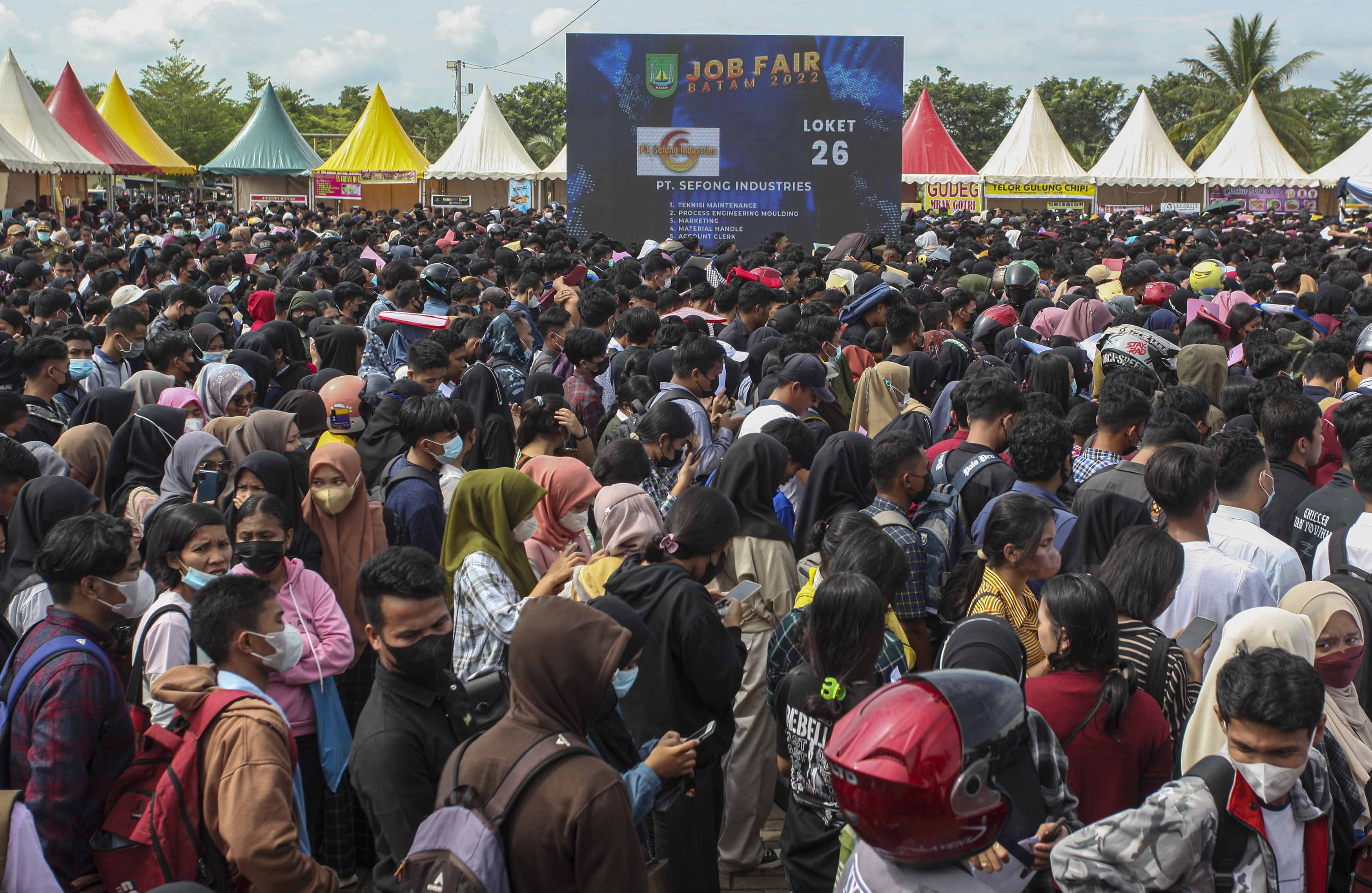 Ribuan Pencari Kerja Ramaikan Bursa Kerja di Kota Batam