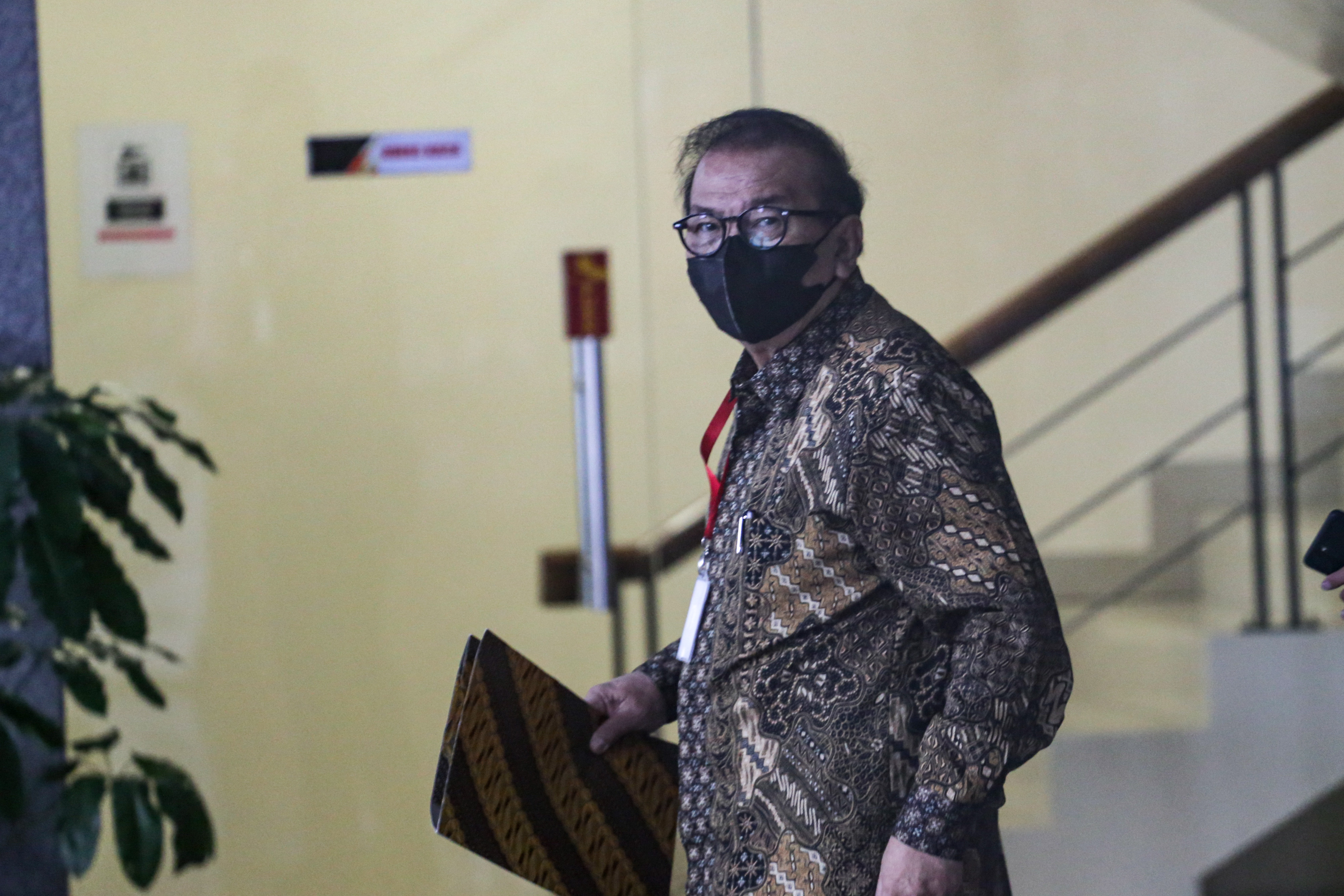 KPK Periksa Soekarwo Sebagai Saksi Suap Anggaran Bantuan