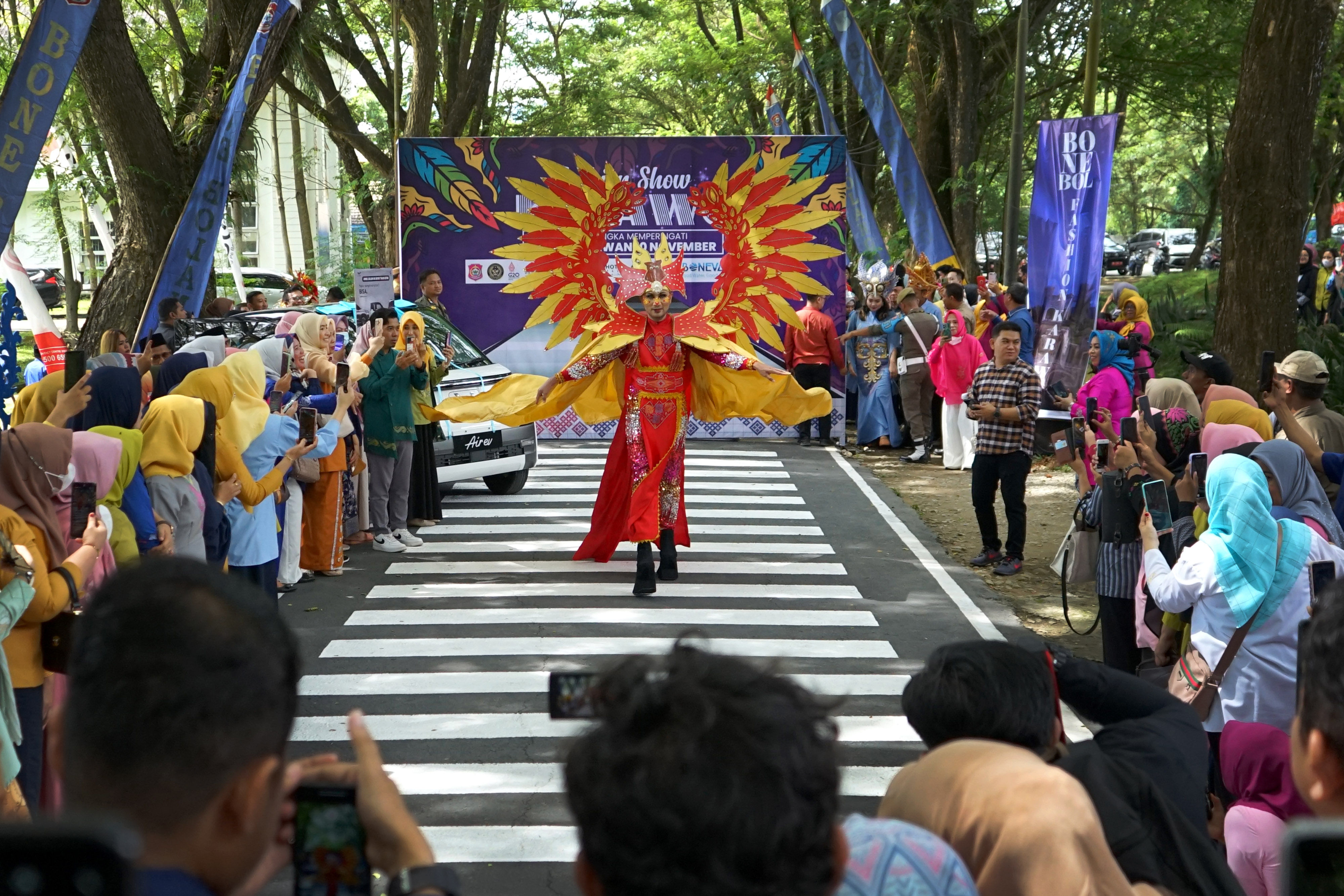 Peragaan Busana Memperingati Hari Pahlawan