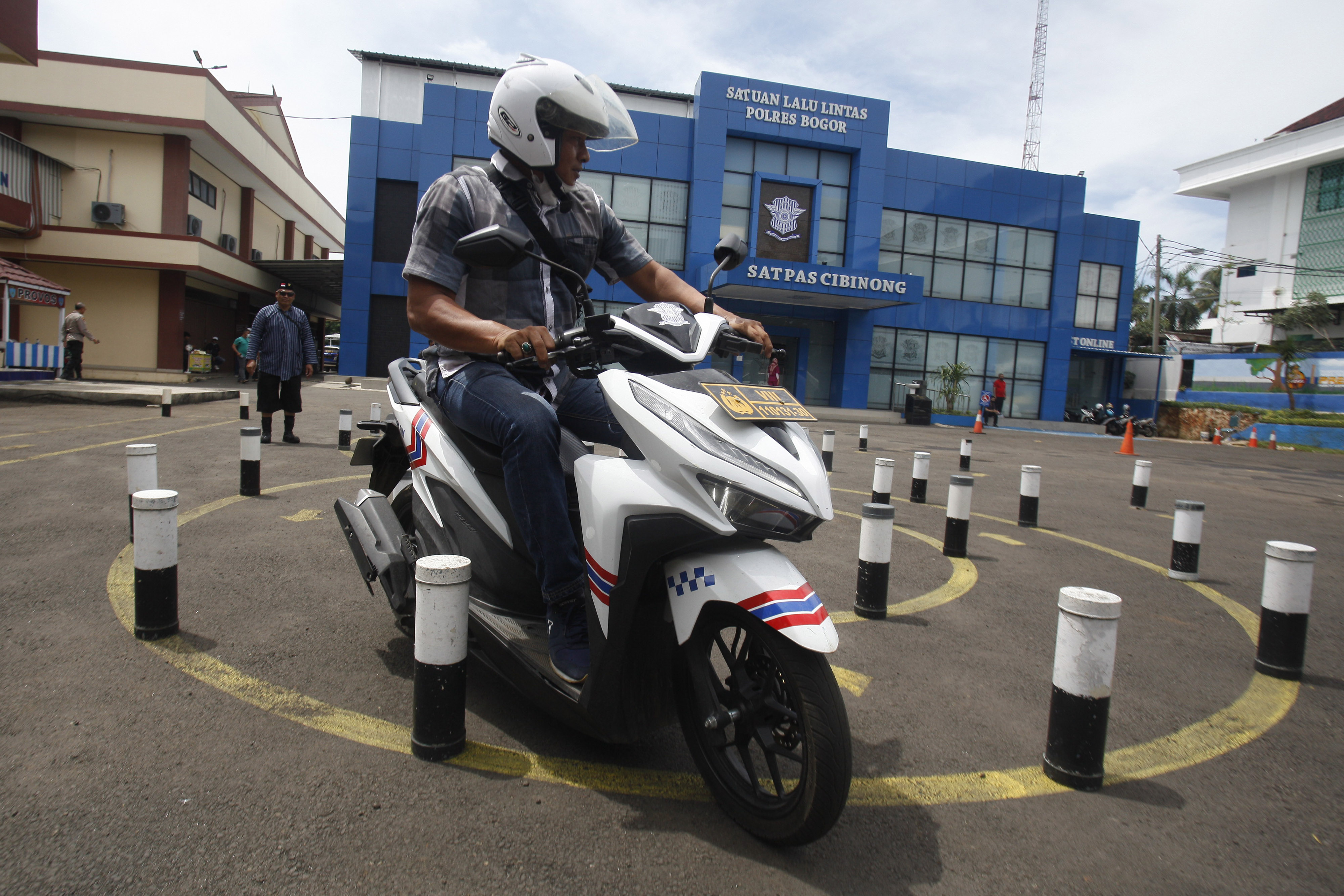 Layanan Sim Gratis Memperingati Hari Pahlawan