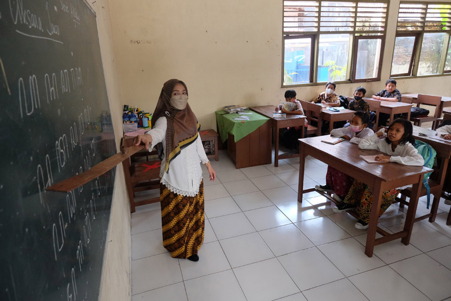 Melestarikan Aksara Jawa