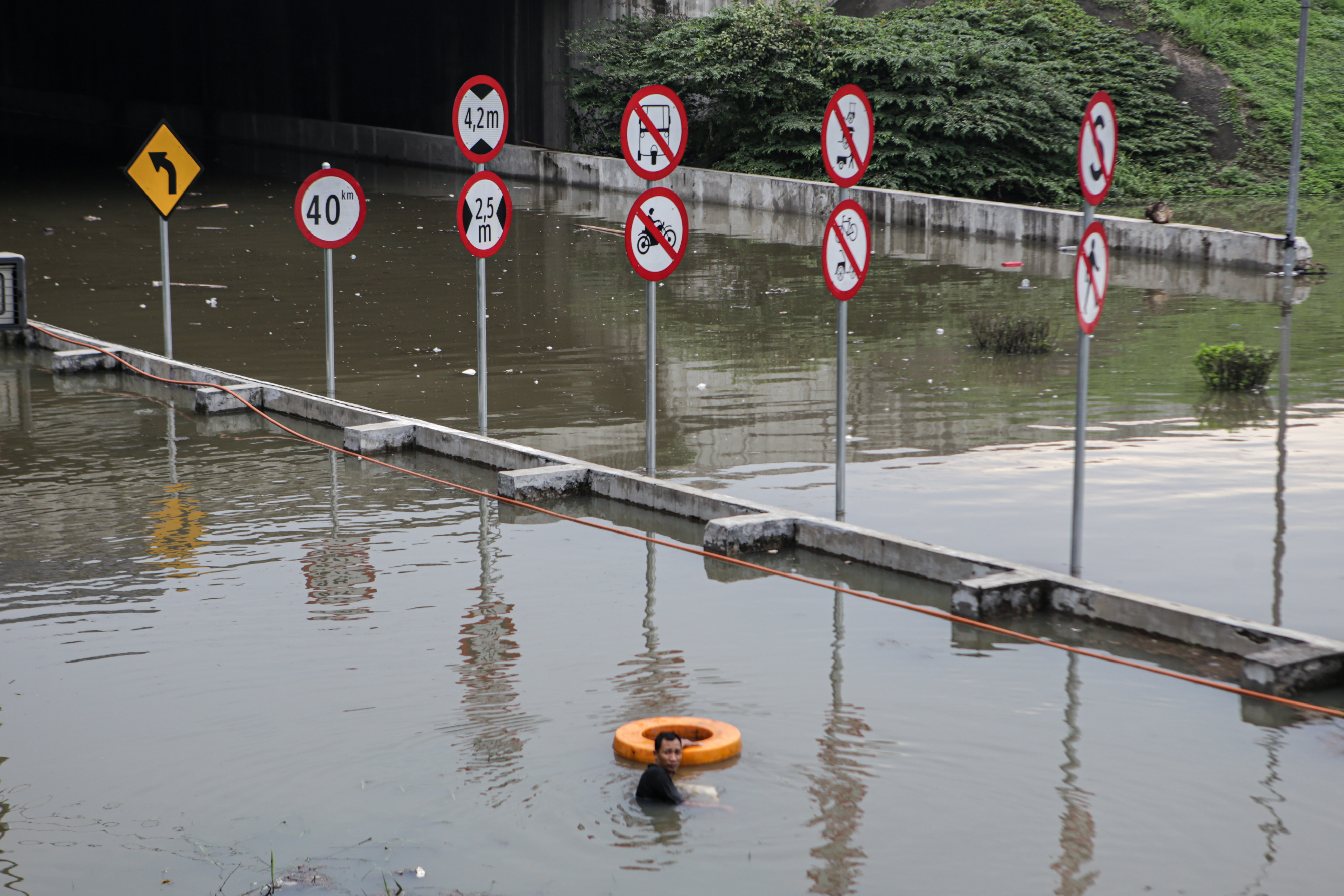 Banjir di Ruas Tol Jakarta-Tangerang