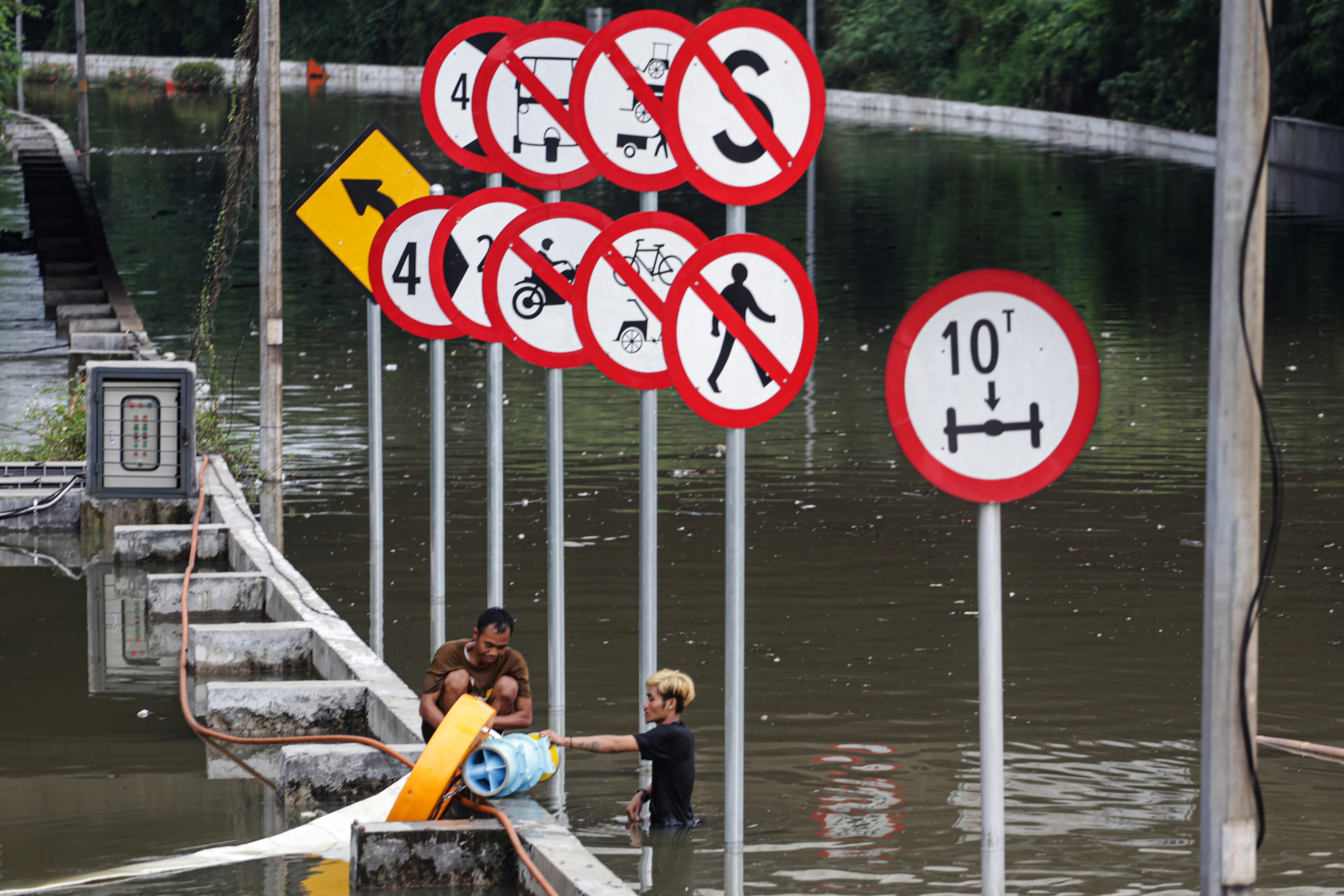 Banjir di Ruas Tol Jakarta-Tangerang