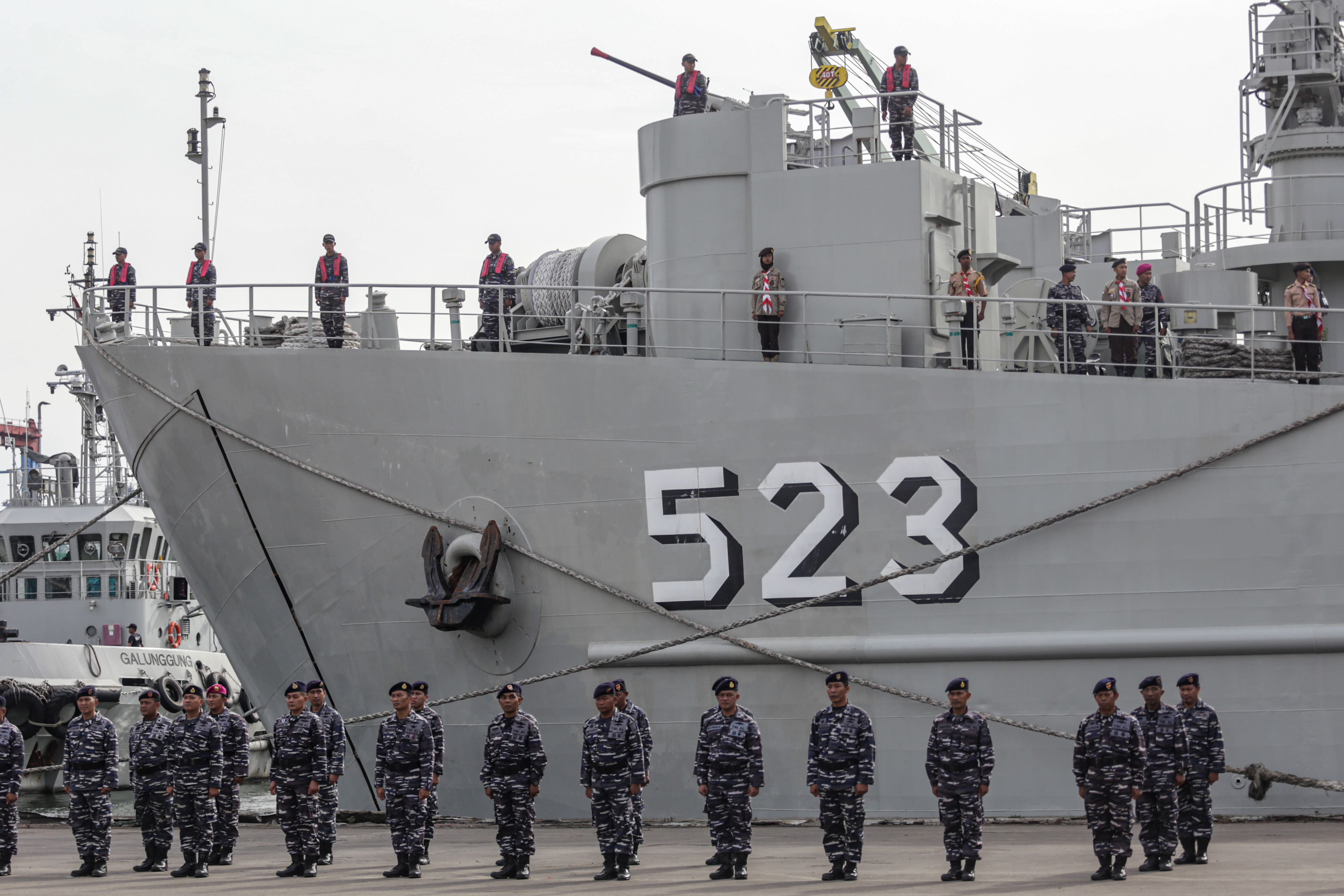 Pelepasan KRI Teluk Palu untuk Sail Tidore