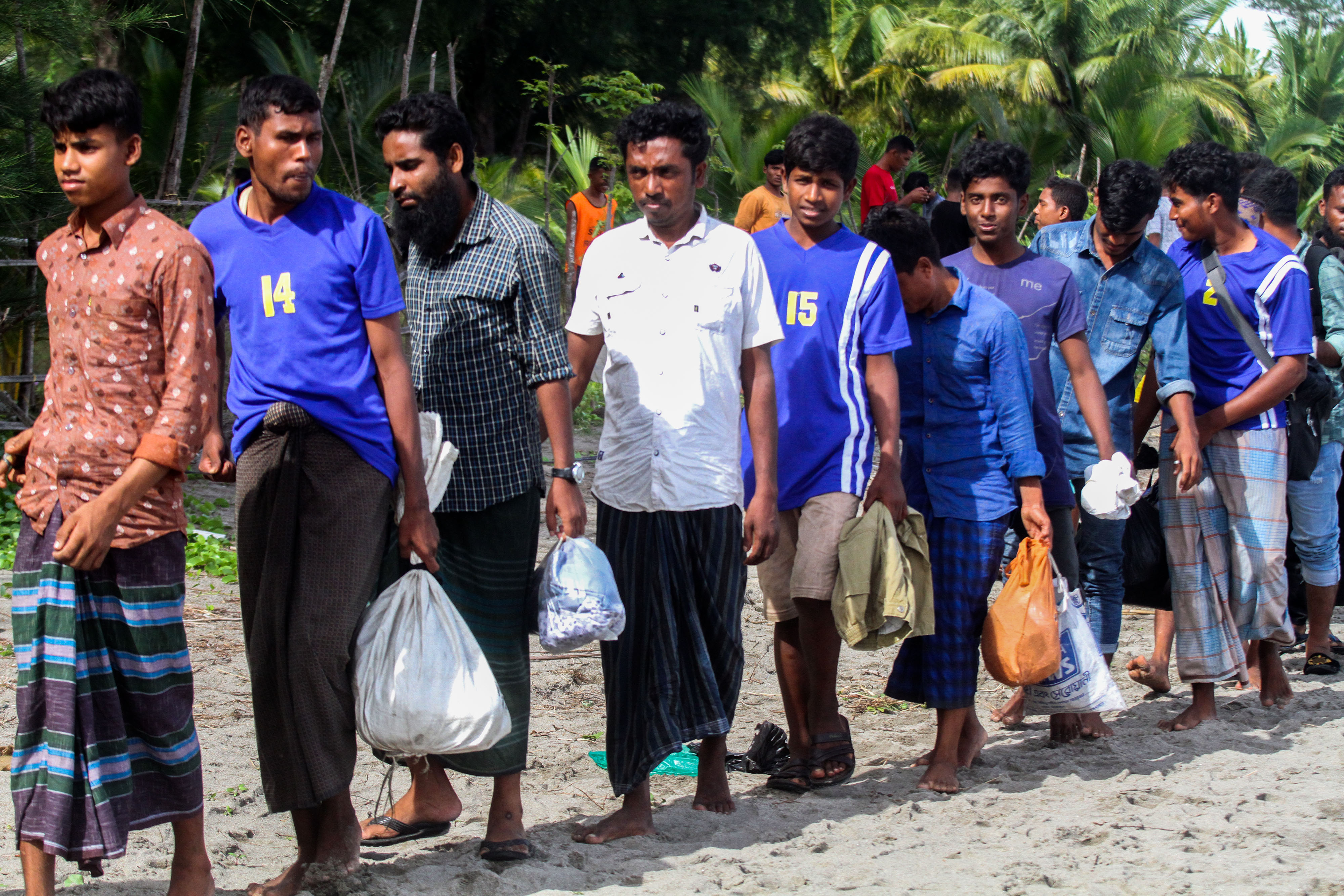 Etnis Rohingnya Terdampar di Perairan Dewantara Aceh