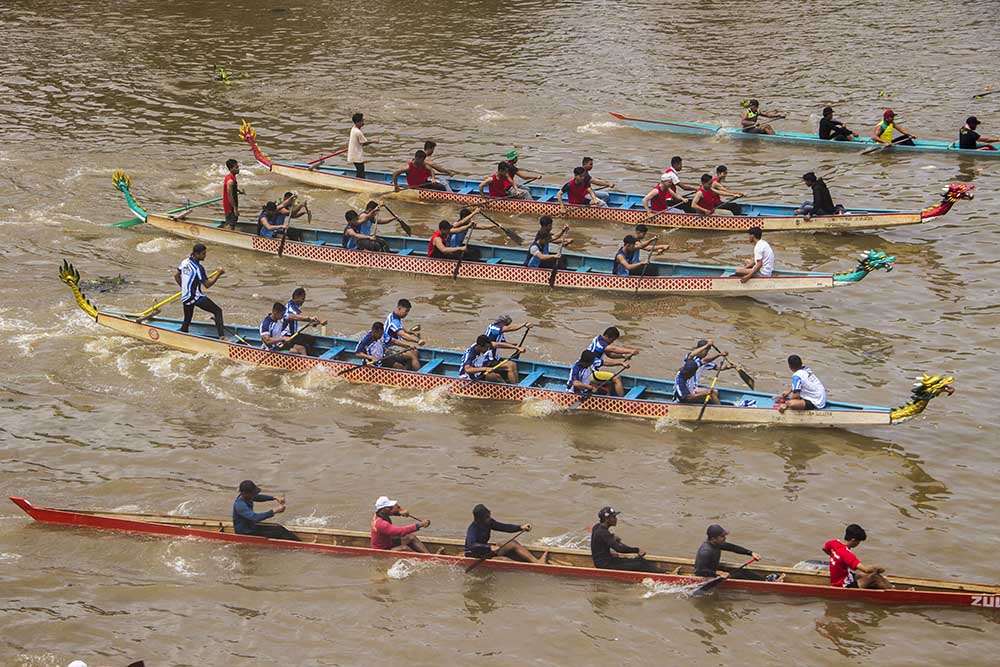 Lomba Perahu Tradisional dan Perahu Naga di Banjarmasin