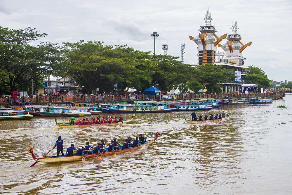 Lomba Perahu Tradisional dan Perahu Naga di Banjarmasin