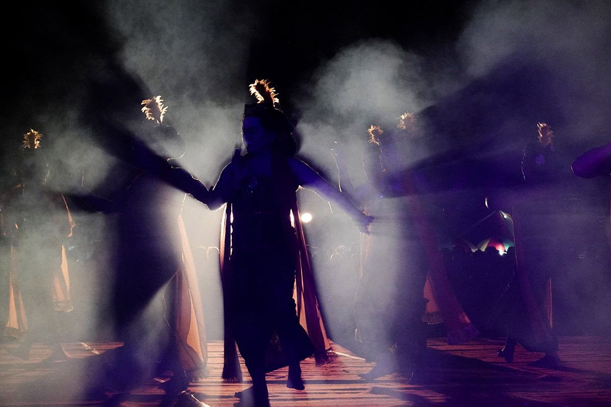  100 Penari Lengger Lanang Menari Bersama