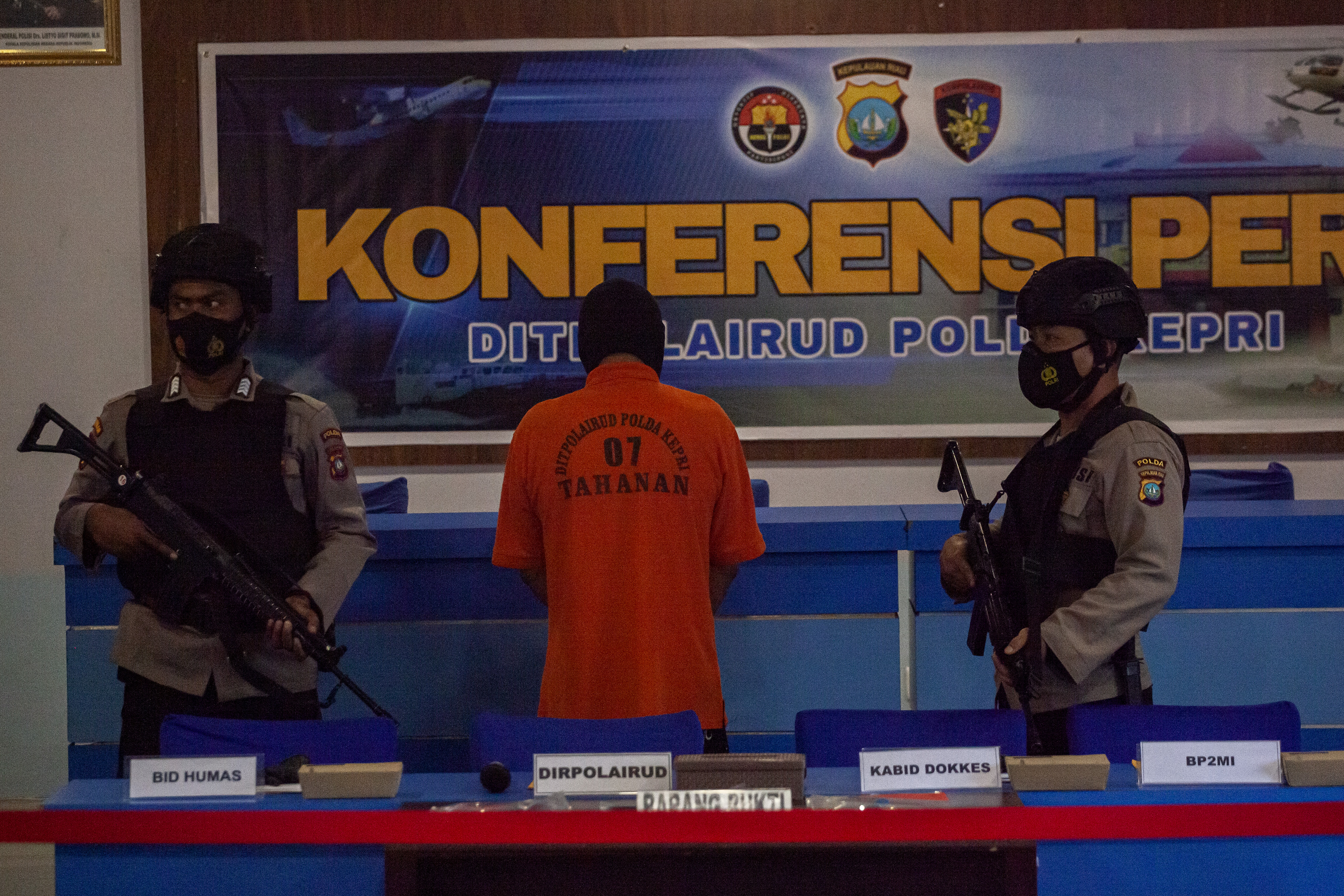 Ditpolairud Polda Kepri Amankan Pelaku Penyelundupan PMI Ilegal