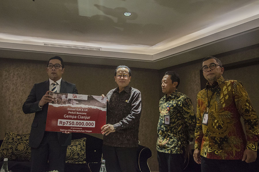 OJK Berikan Bantuan Untuk Korban Gempa Cianjur