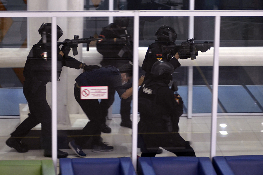 Simulasi Pengamanan Antiteror Di Bandara