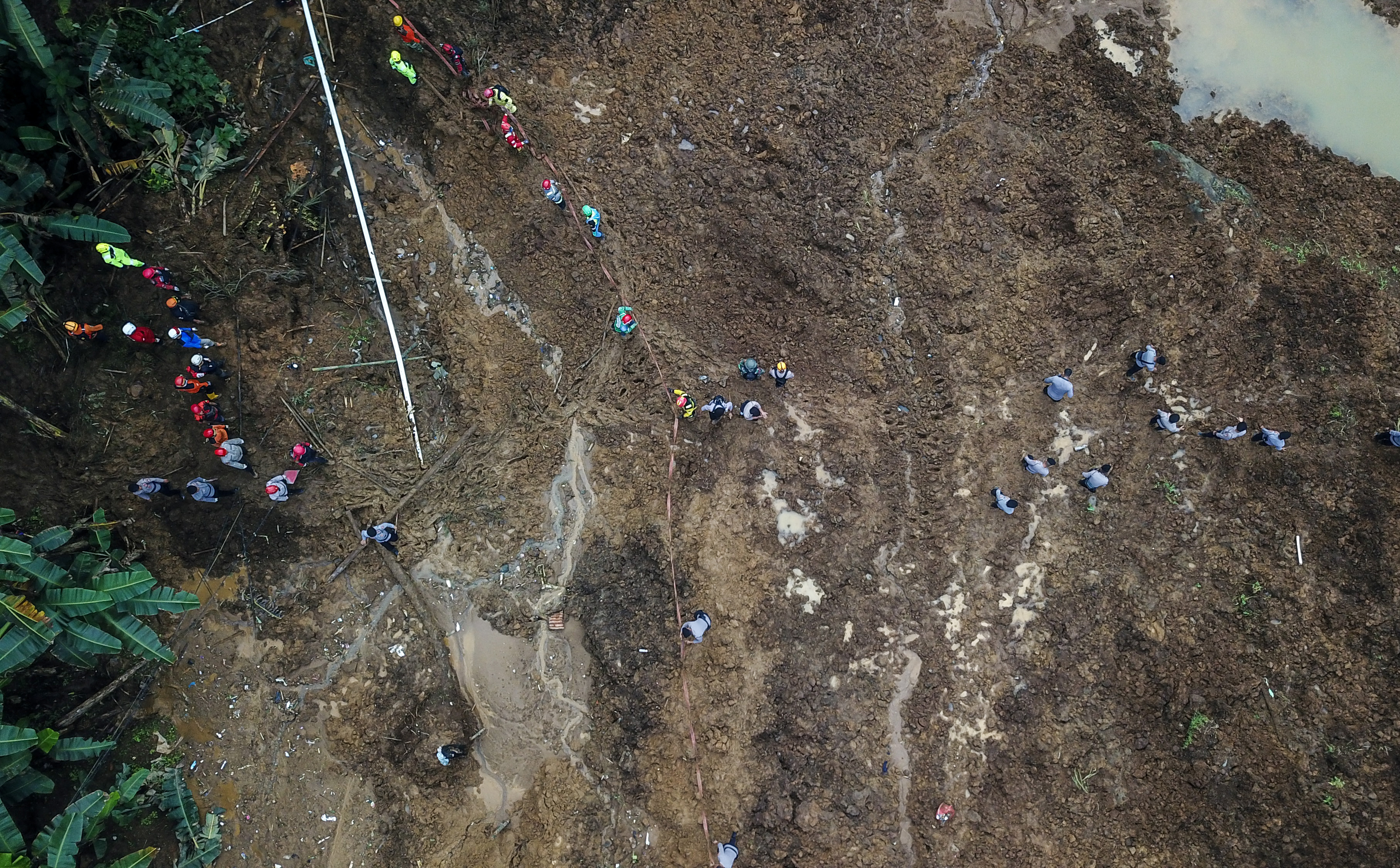 Pencarian Korban Tertimbun Longsor Akibat Gempa Cianjur