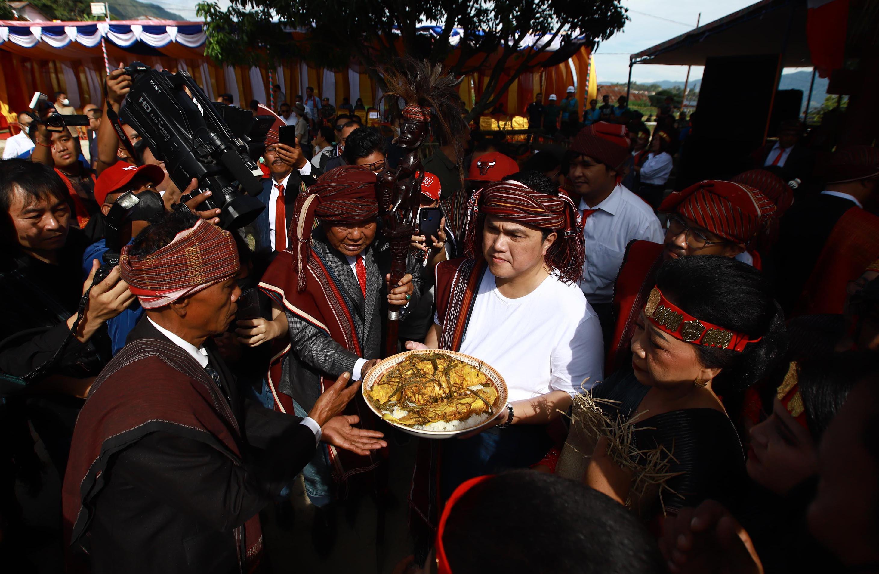 Sandang Marga Sidabutar, Erick Thohir Sah Jadi Orang Batak