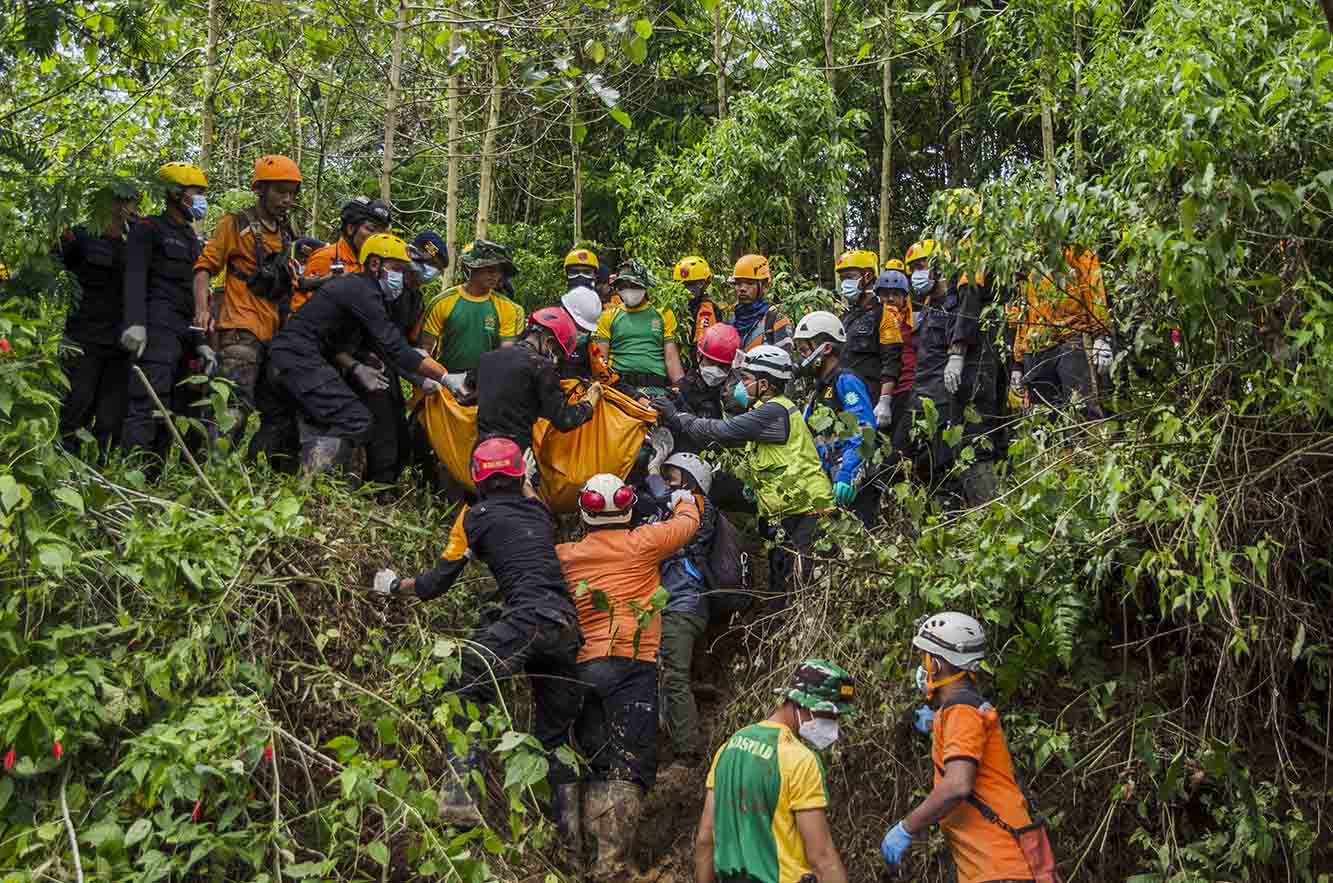 Penemuan Korban Tertimbun Longsor Akibat Gempa Cianjur di Cijedil Cianjur