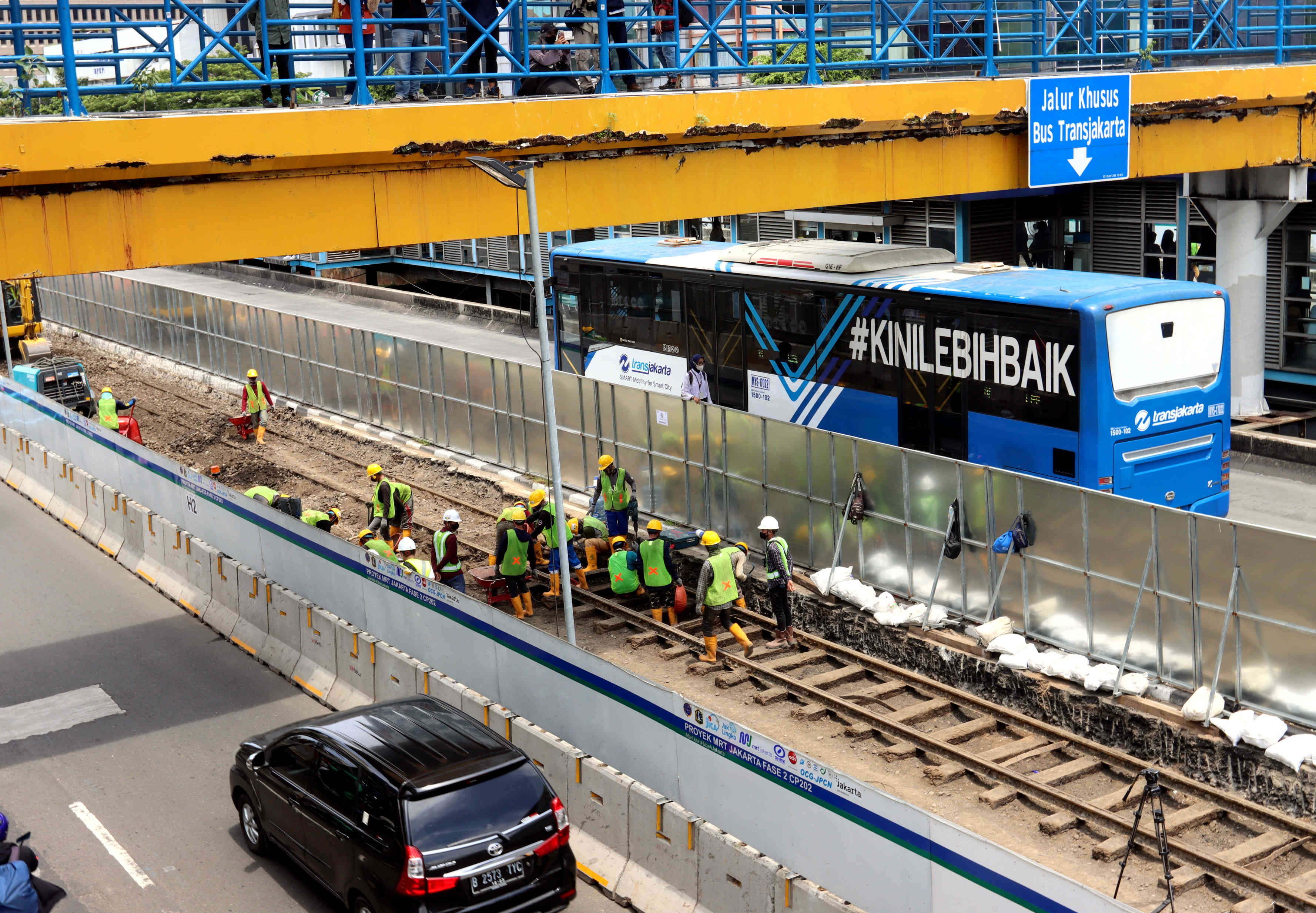 Relokasi Rel Trem di Proyek MRT
