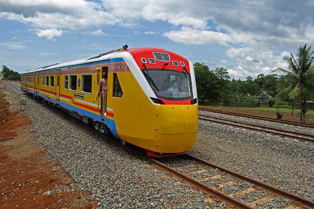 Pengoperasian Kereta Api Perdana di Sulawesi Selatan