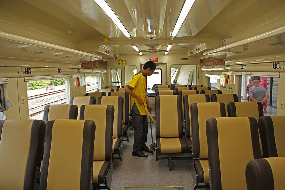 Pengoperasian Kereta Api Perdana di Sulawesi Selatan