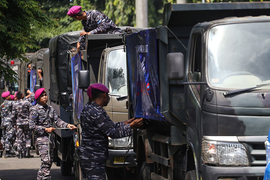 Alat-Alat Berat Marinir Bersiap Terjun ke Cianjur 