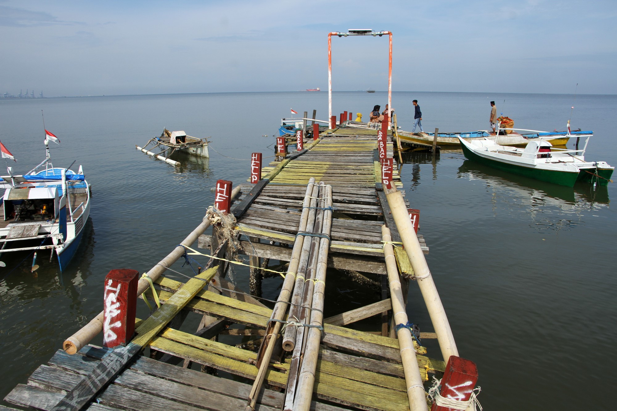 Dermaga Kayu Kampung Bahari Nusantara Rusak 