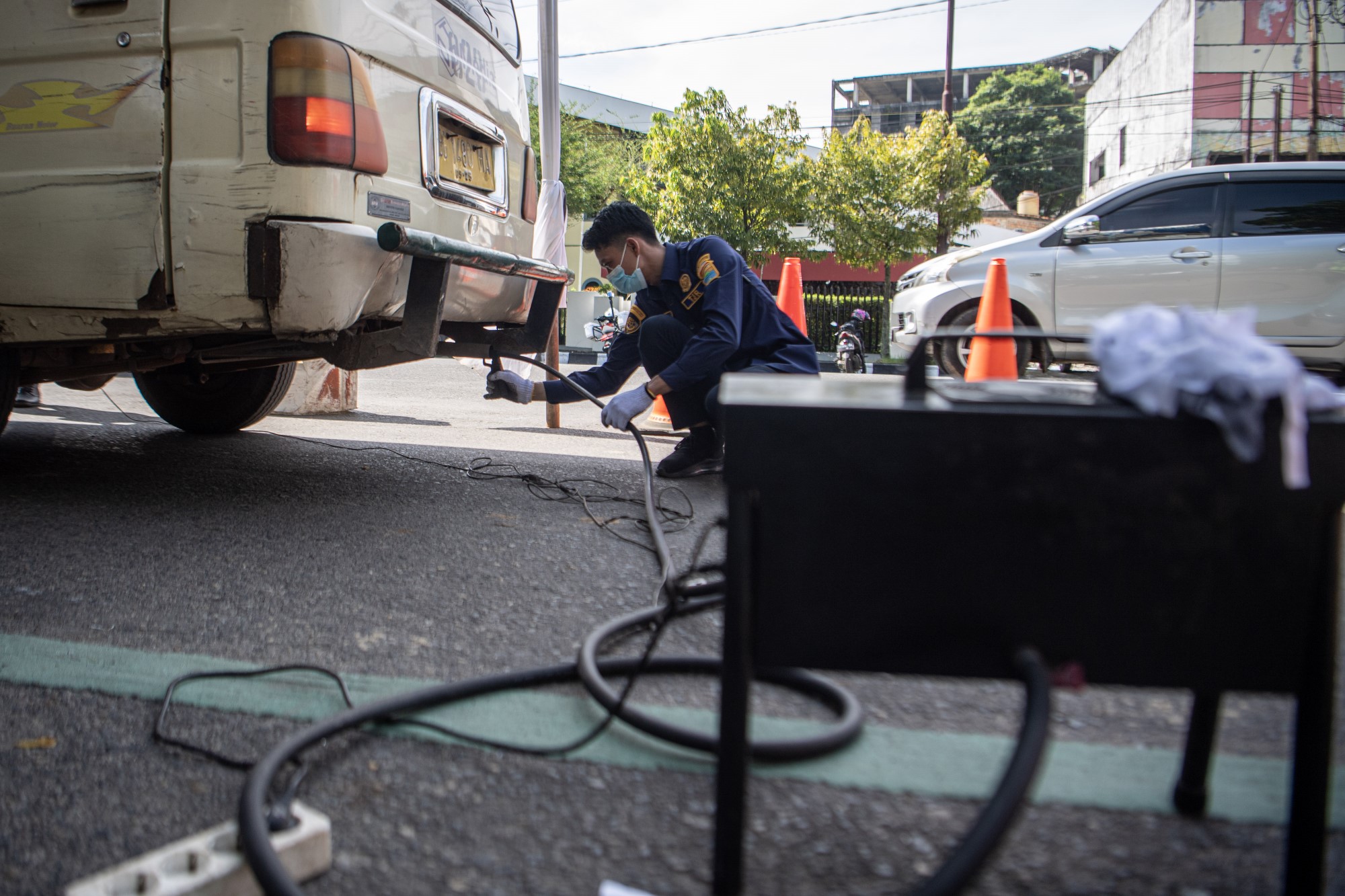 Uji Emisi Gas Buang Mobil Angkutan Kota di Palembang