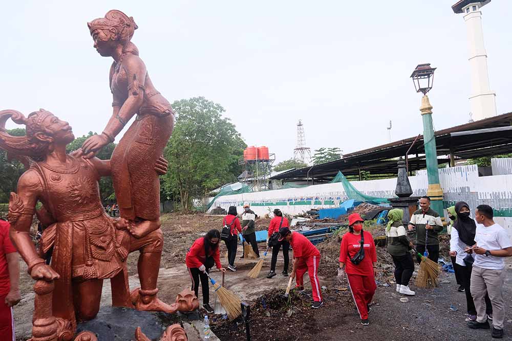 Aksi Bersih Taman Sriwedari