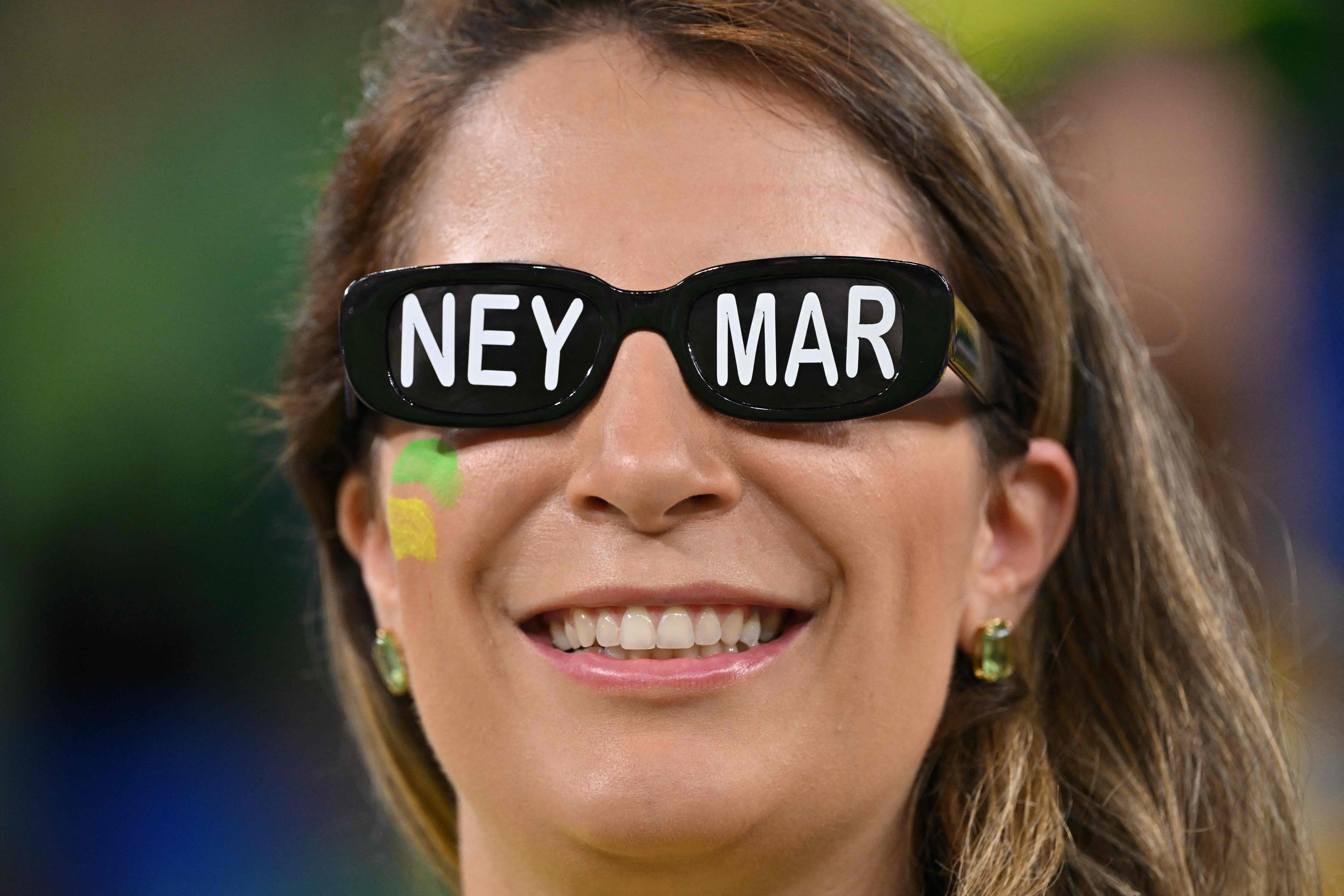 Adu Cantik Suporter Brazil dan Korea Selatan Jelang Laga 16 Besar Piala Dunia 2022