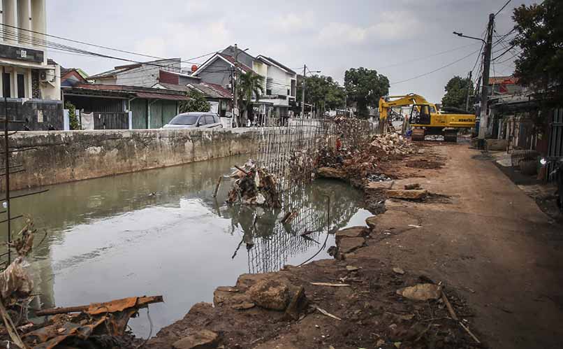 Jalan Ambles Dampak Perbaikan Tanggul
