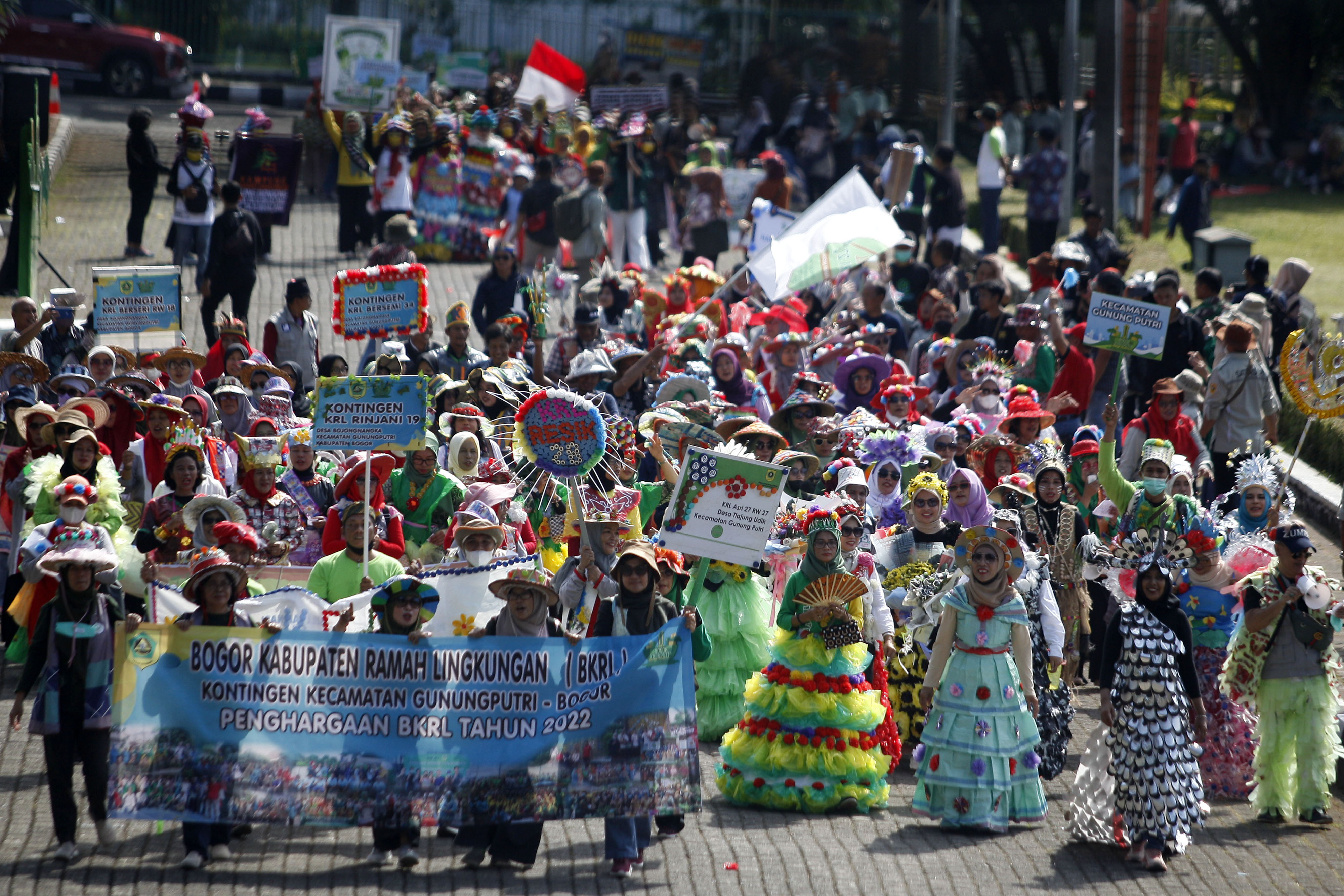 Parade Busana Sampah Daur Ulang