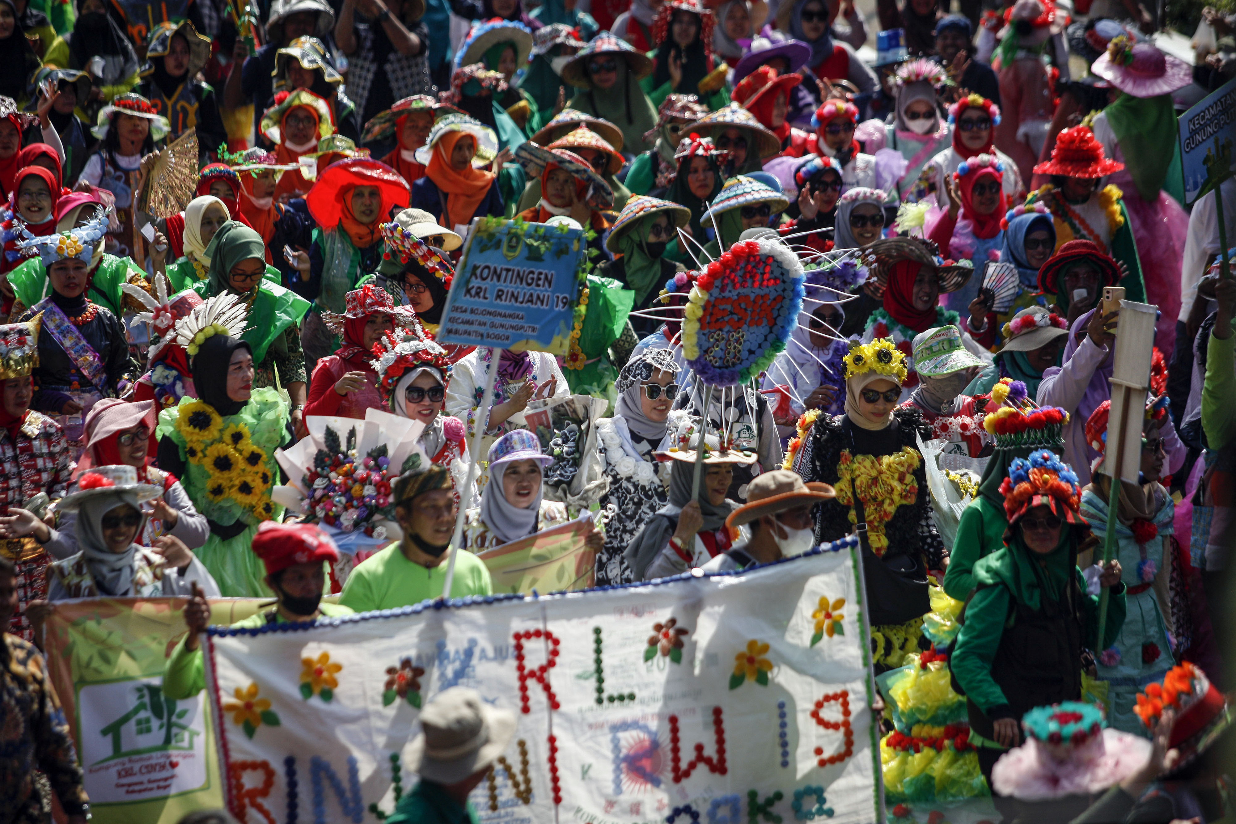 Parade Busana Sampah Daur Ulang