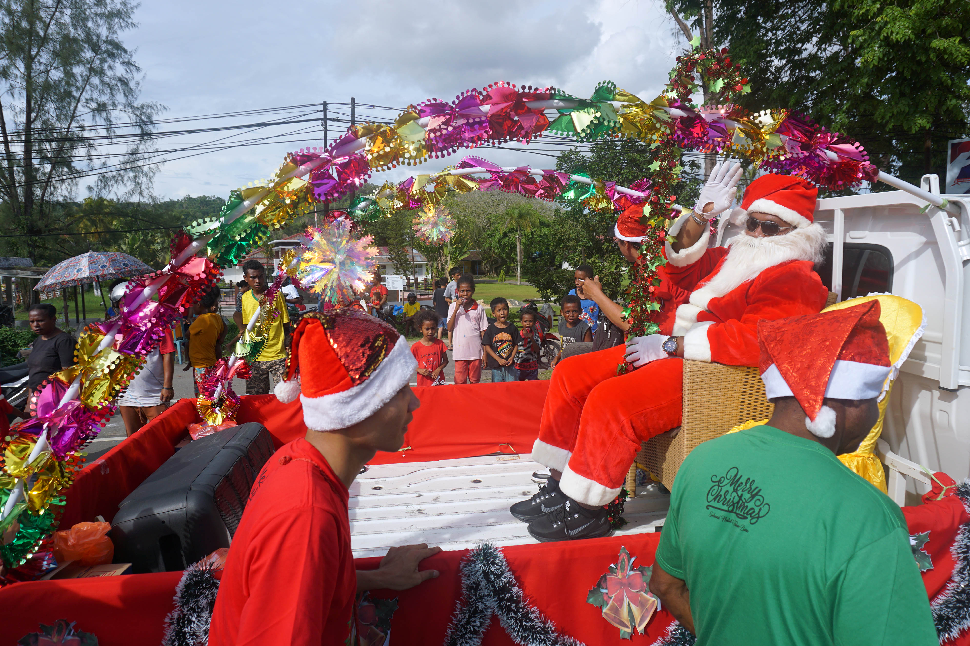 Karnaval Santa Claus di Papua Barat