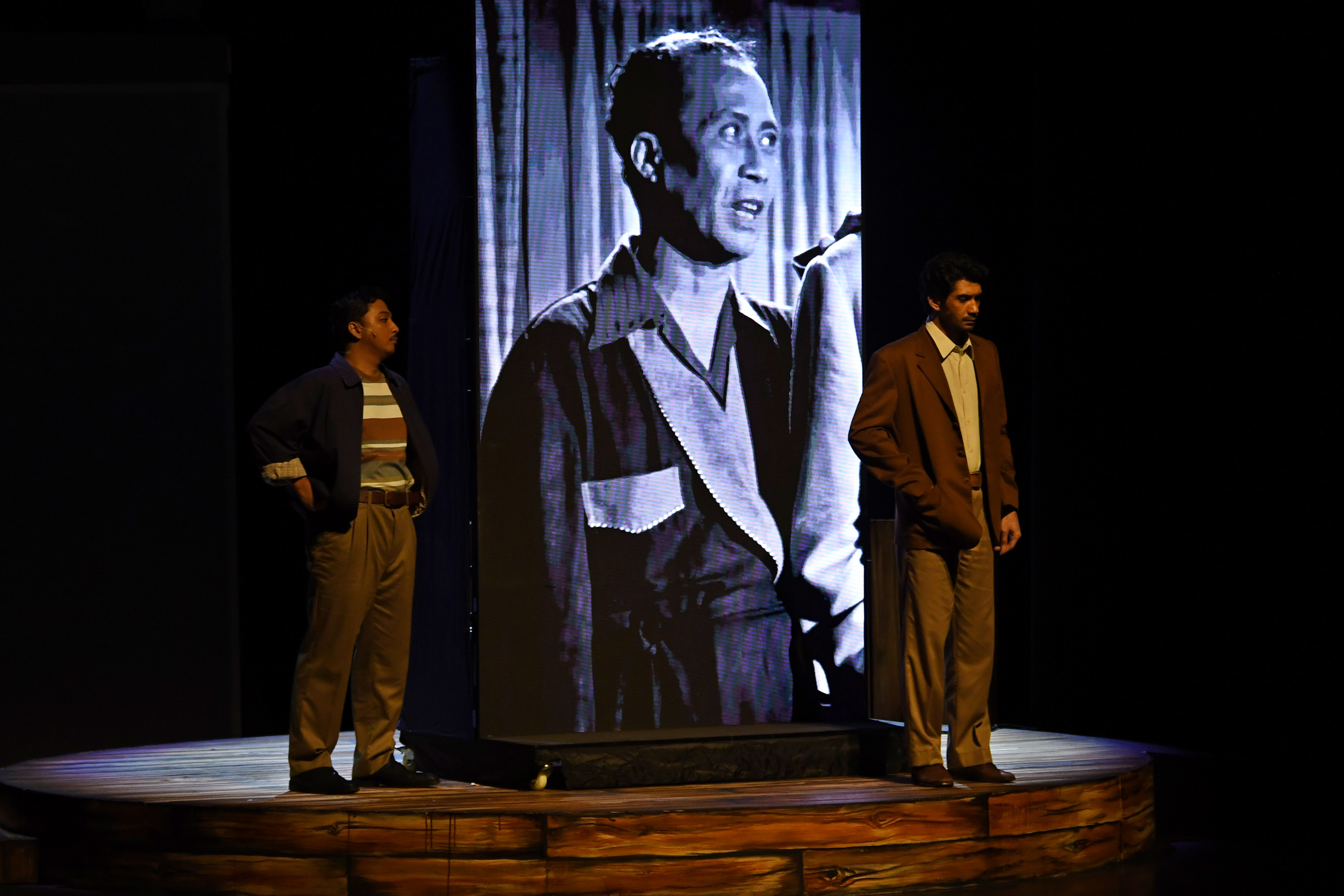 Teater Lewat Djam Malam