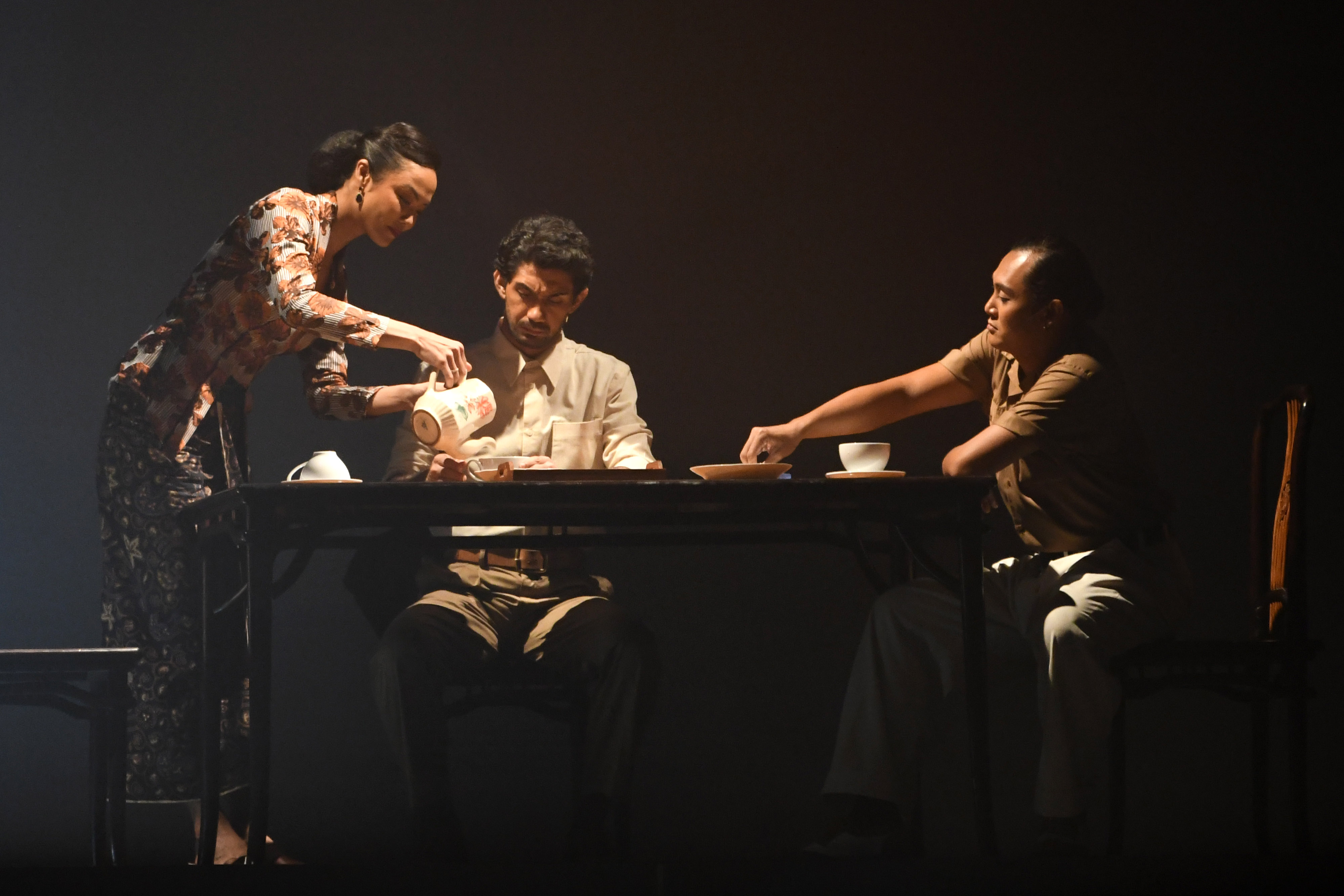 Teater Lewat Djam Malam