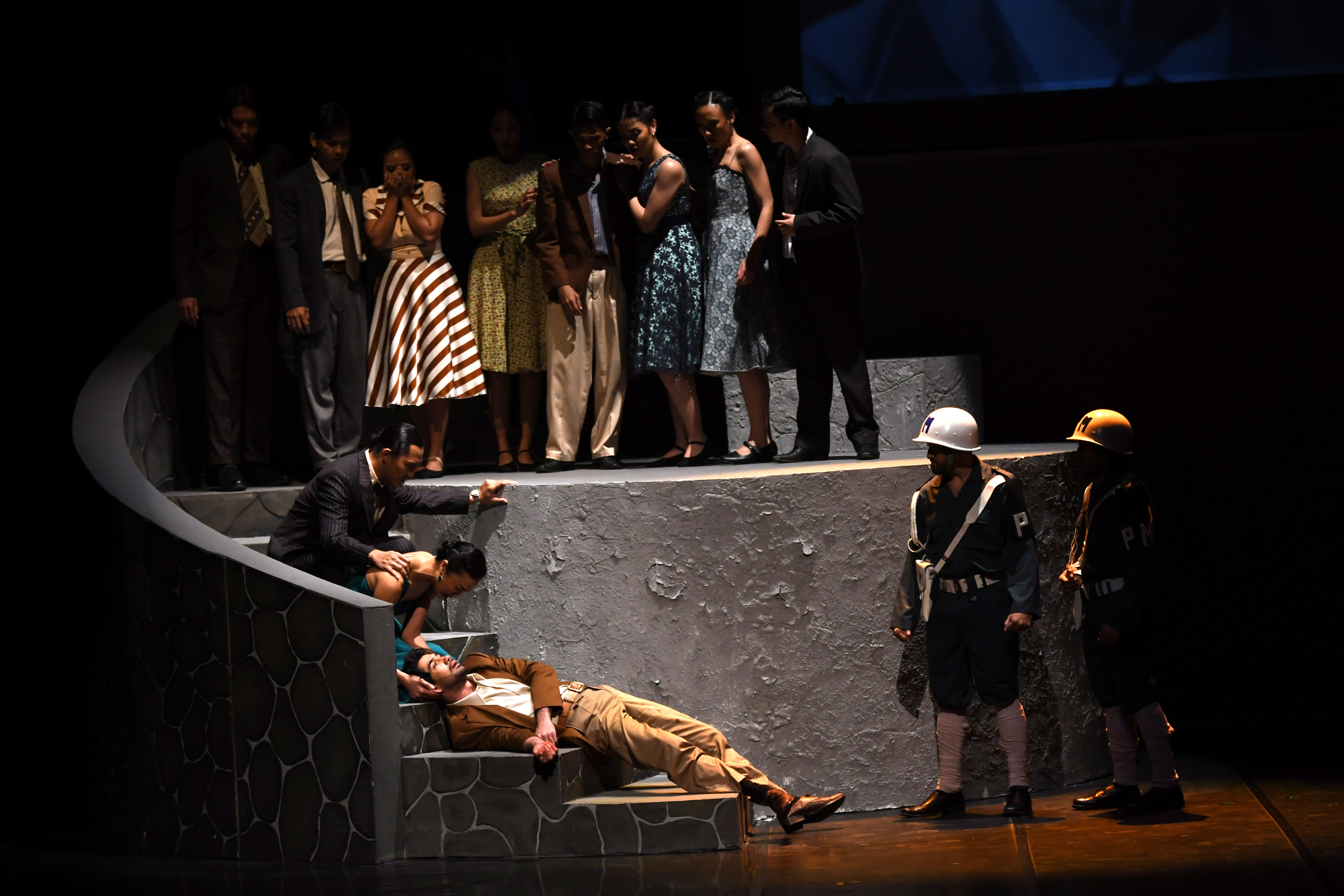 Teater Lewat Djam Malam