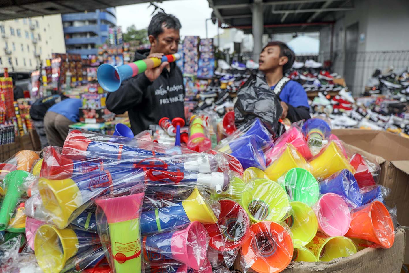 Penjualan Trompet Jelang Pergantian Tahun